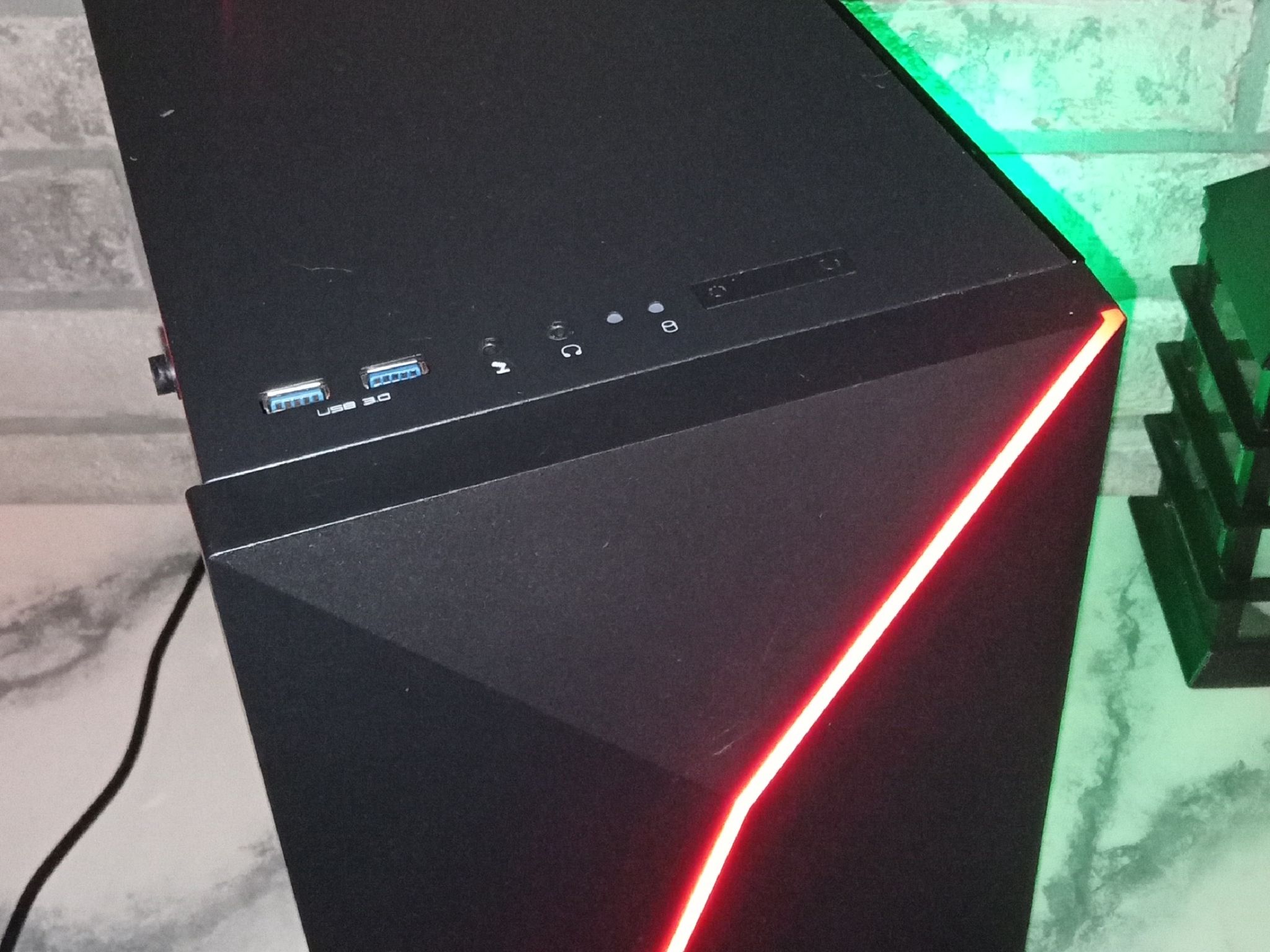 DESKTOP COMPUTER/I5/RX 570 8G/16GB RAM/465GB HD/WIN10 PRO/WIFI