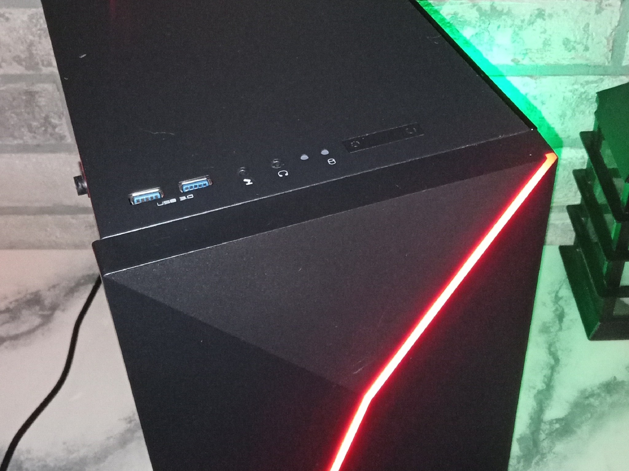 DESKTOP COMPUTER/I5/RX 570 8G/16GB RAM/465GB HD/WIN10 PRO/WIFI