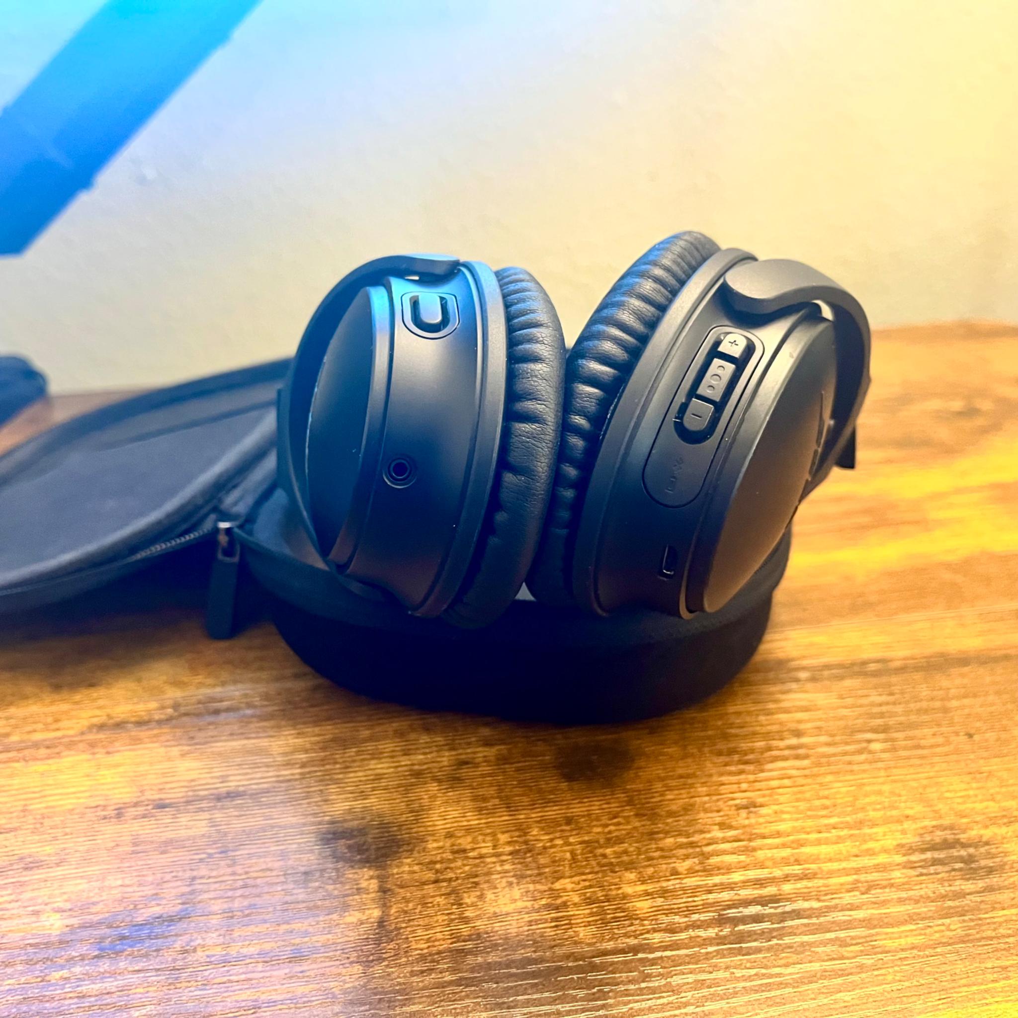 Bose QuietComfort 35 II Noise Cancelling Wireless Headphones + Headset Buddy ClearMic