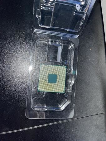 \Used Ryzen 7 3700x 8 Core 16 Thread Processor! 