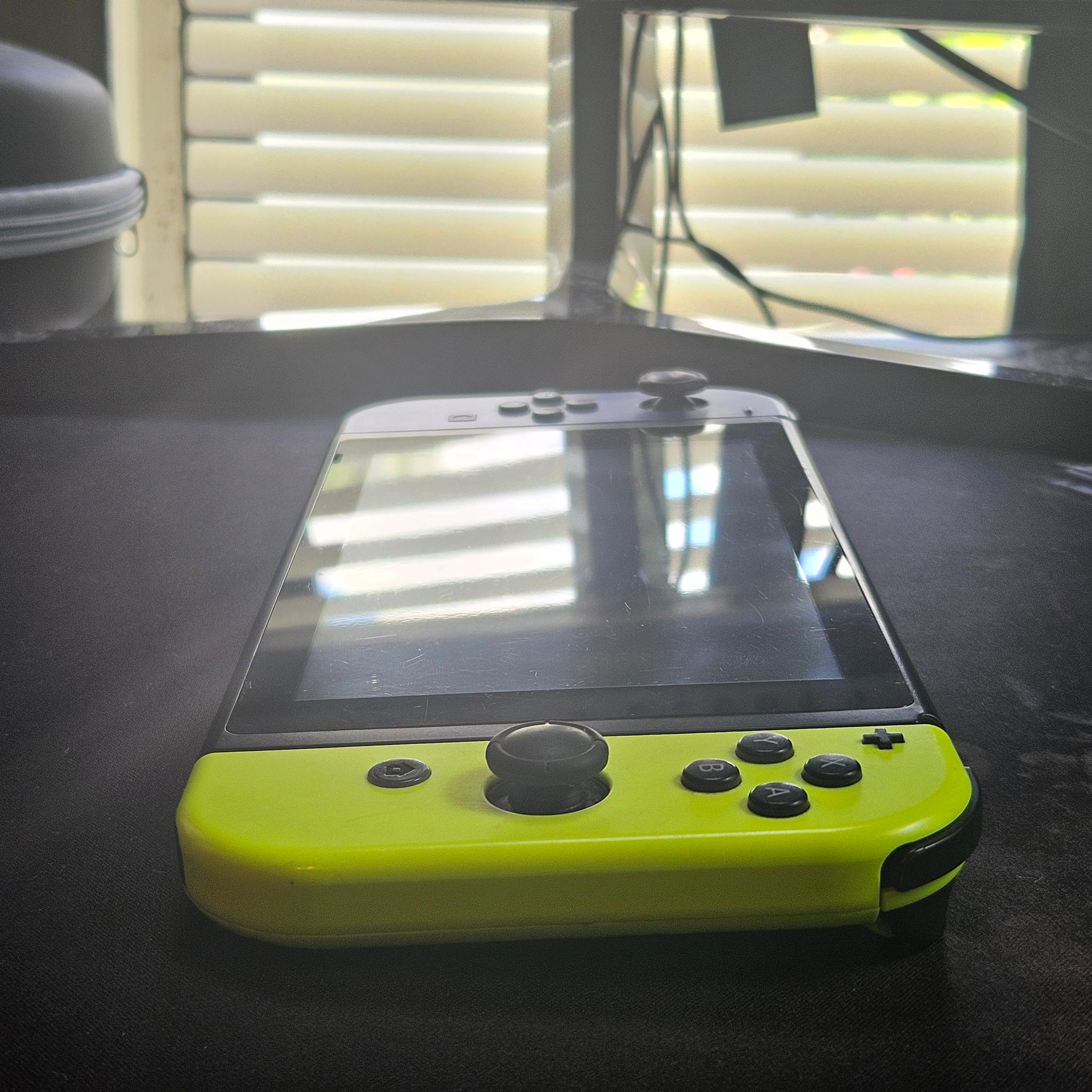 Modded Switch with 128GB SD Card and Extra Controller Picofly