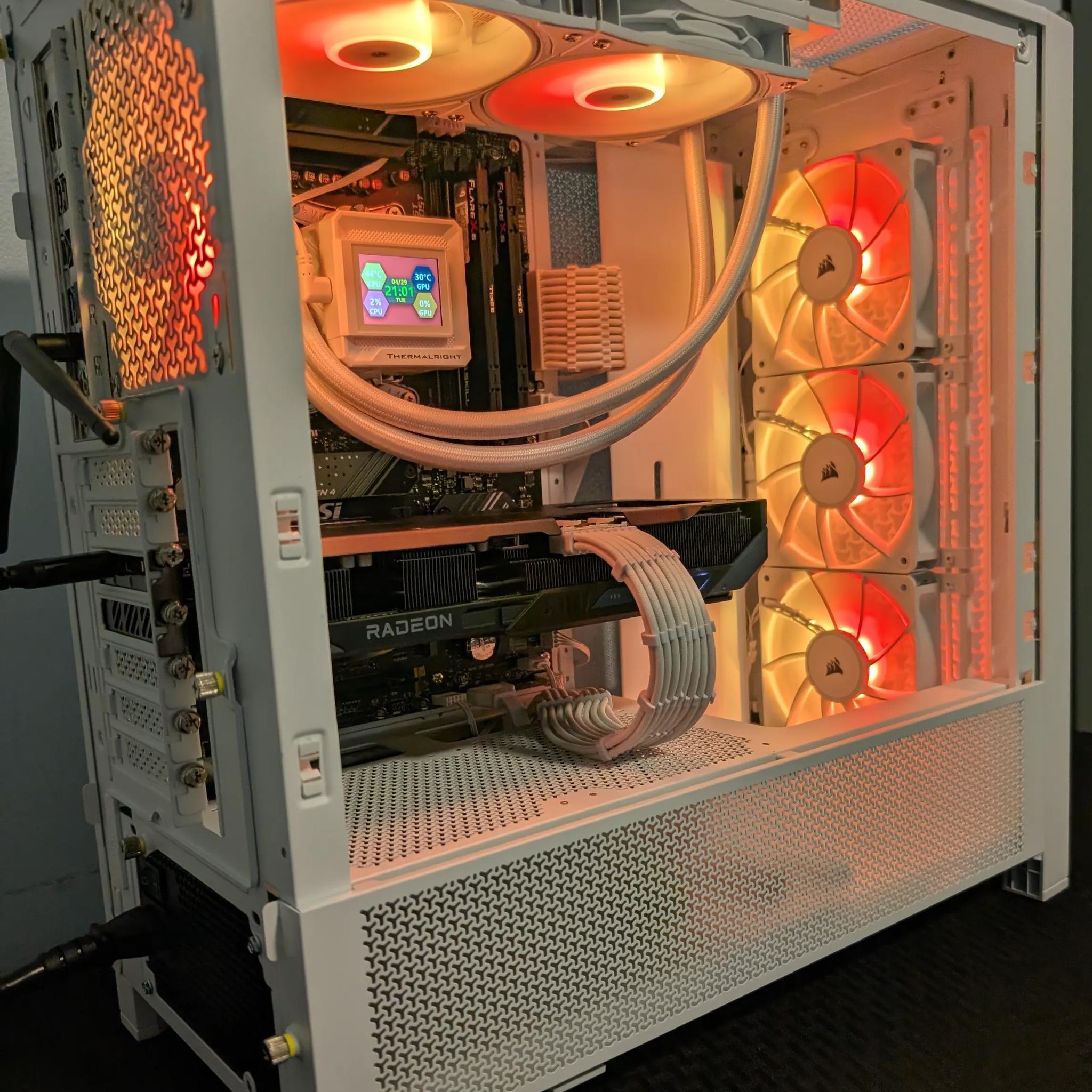 RX 9070 - Ryzen 7 9700x Cutting Edge Gaming PC