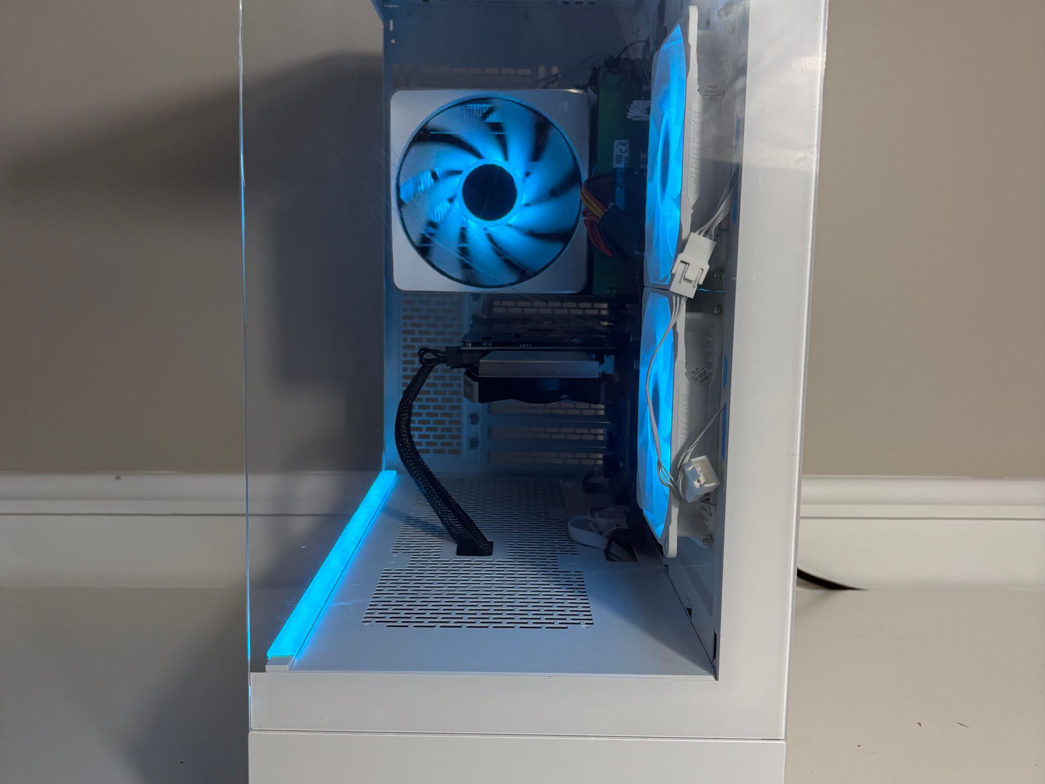 Clean White Gaming PC - Nvidia RTX 2060 6GB, Ryzen 5 3600, 16GB, 512GB SSD
