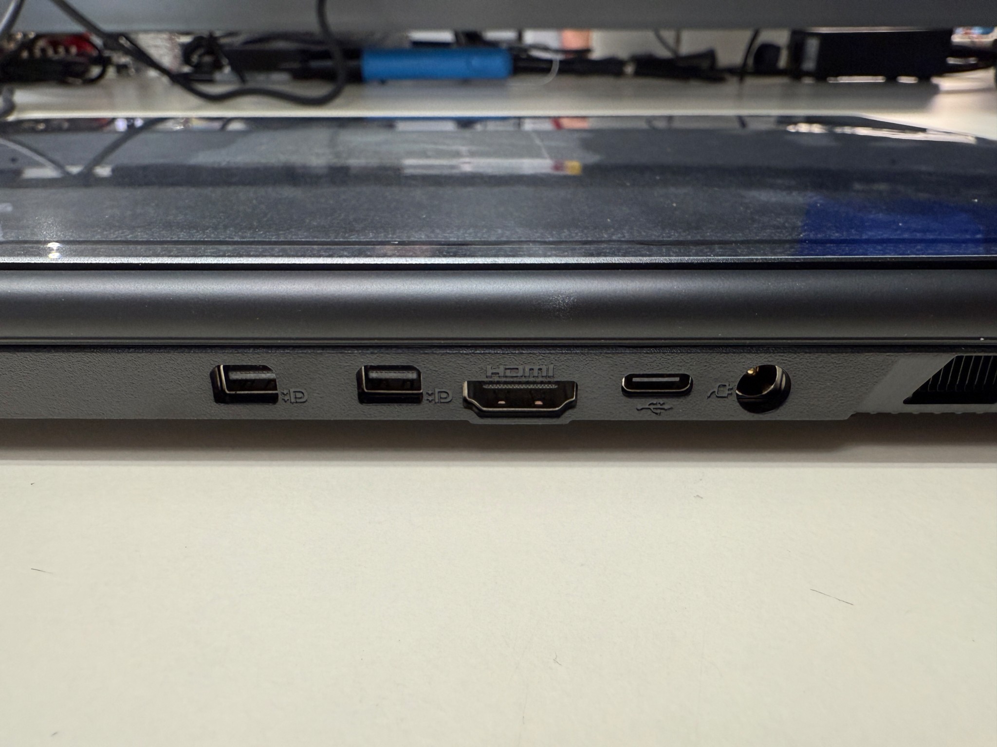 Eluktronics MB-15, i7-8750H, GTX 1050Ti, 16GB RAM, 144HZ