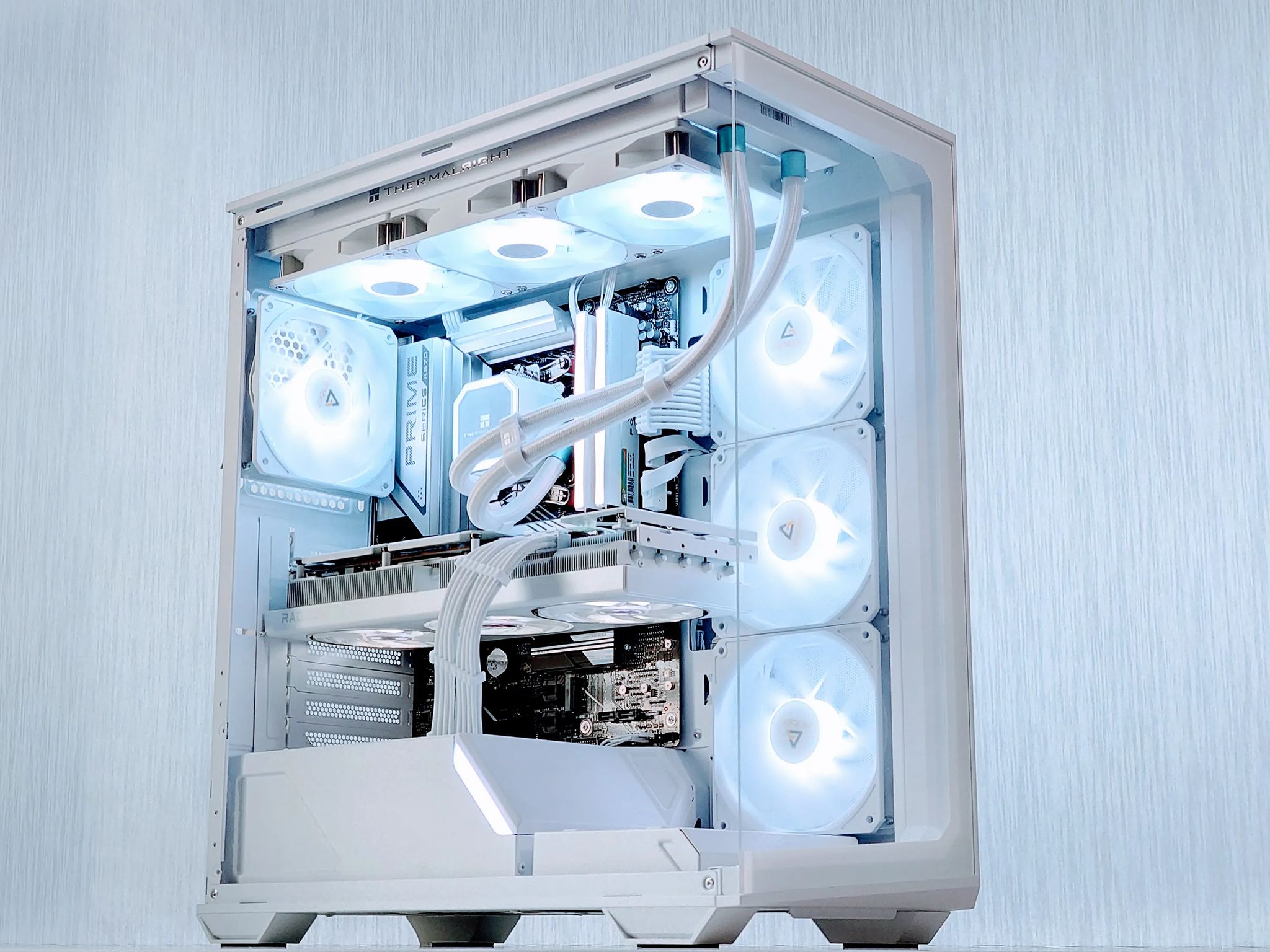 🧊❄️Icy Frost  Gaming PC🌬️AMD RX 7800 XT 16GB❄️AMD Ryzen 7 7700❄️32GB DDR5❄️1TB NVME
