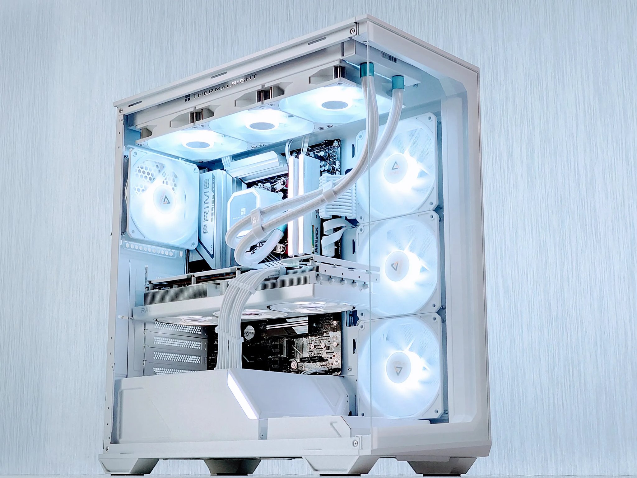 🧊❄️Icy Frost  Gaming PC🌬️AMD RX 7800 XT 16GB❄️AMD Ryzen 7 7700❄️32GB DDR5❄️1TB NVME