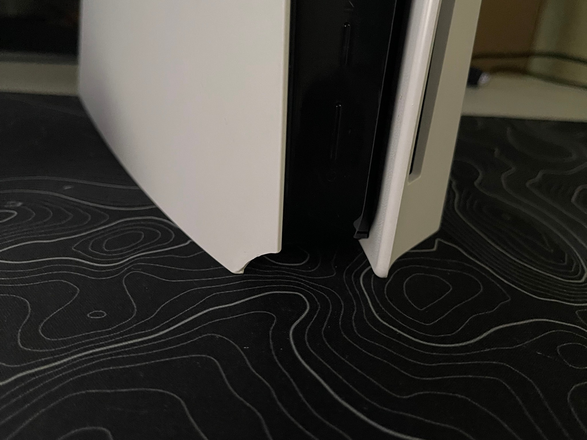 PS5 disc version with black controller