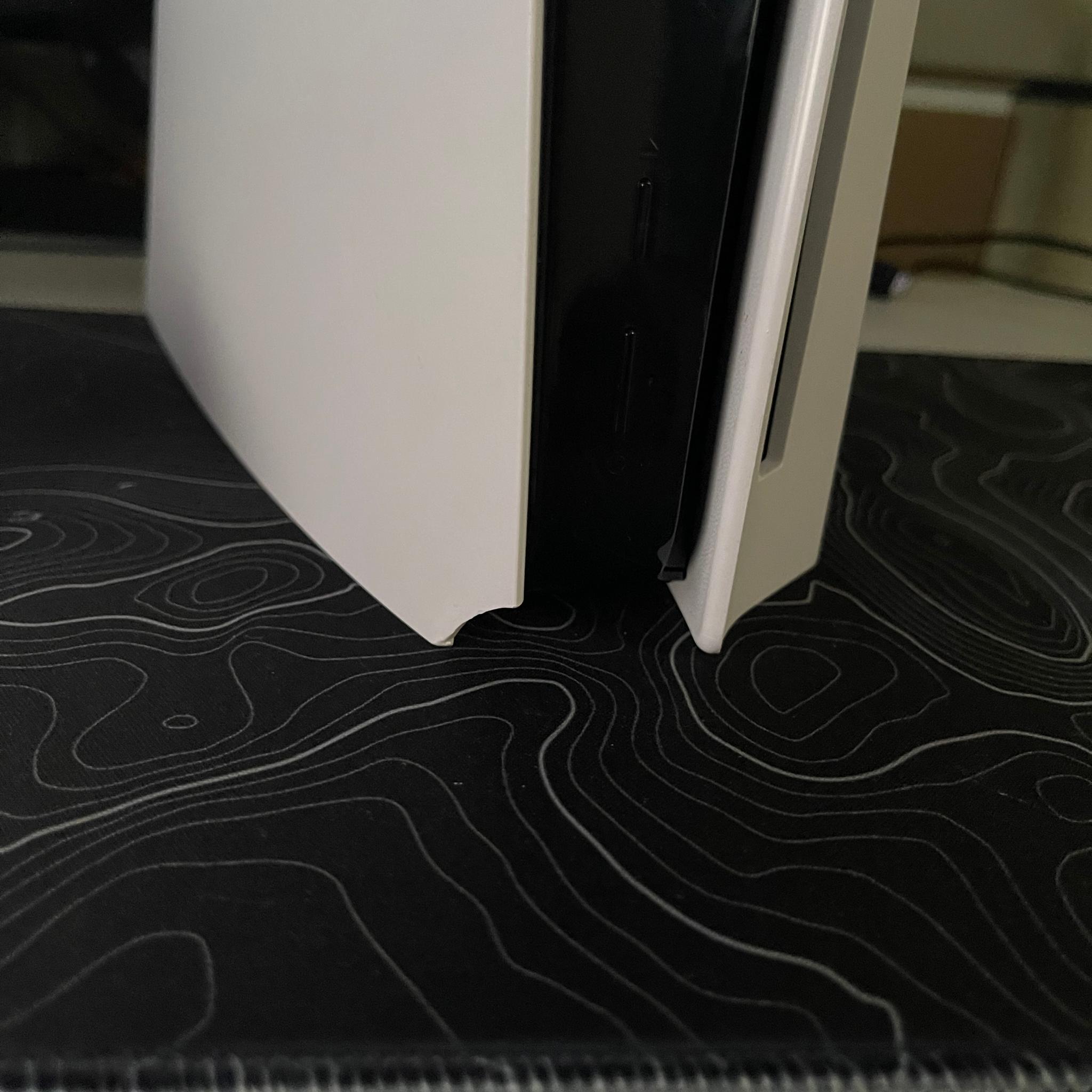PS5 disc version with black controller