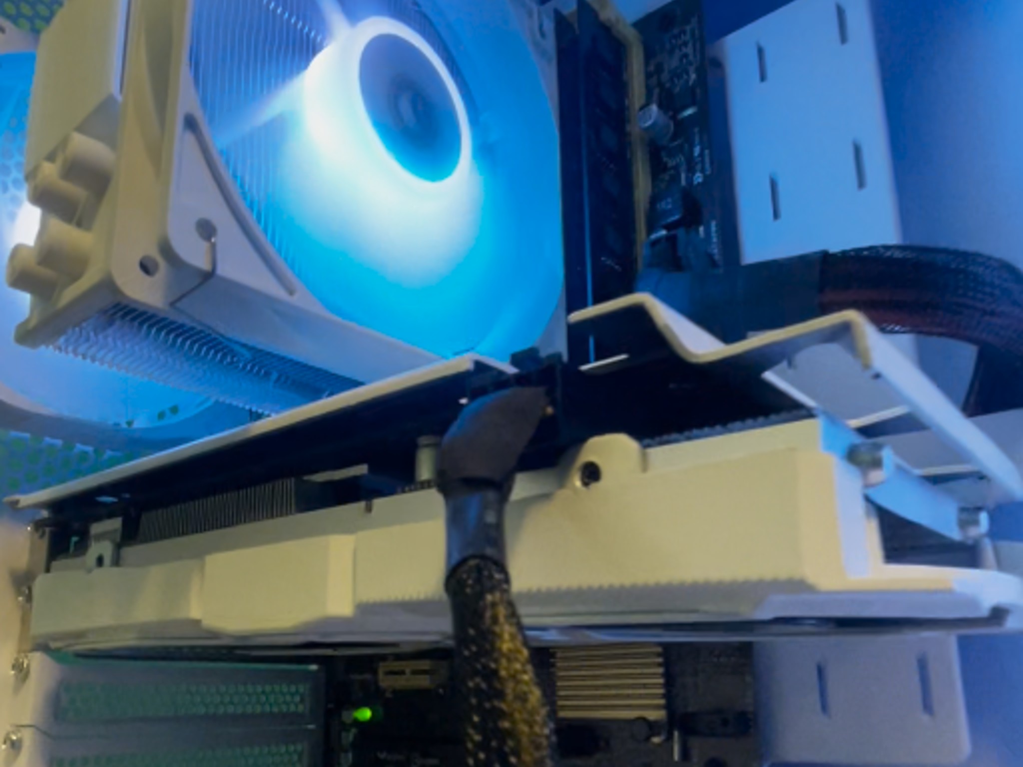 OPEN White Gaming PC| Intel i5 / Amd RX580 / 8GB / 500GB SSD Win 10 Pro WiFi