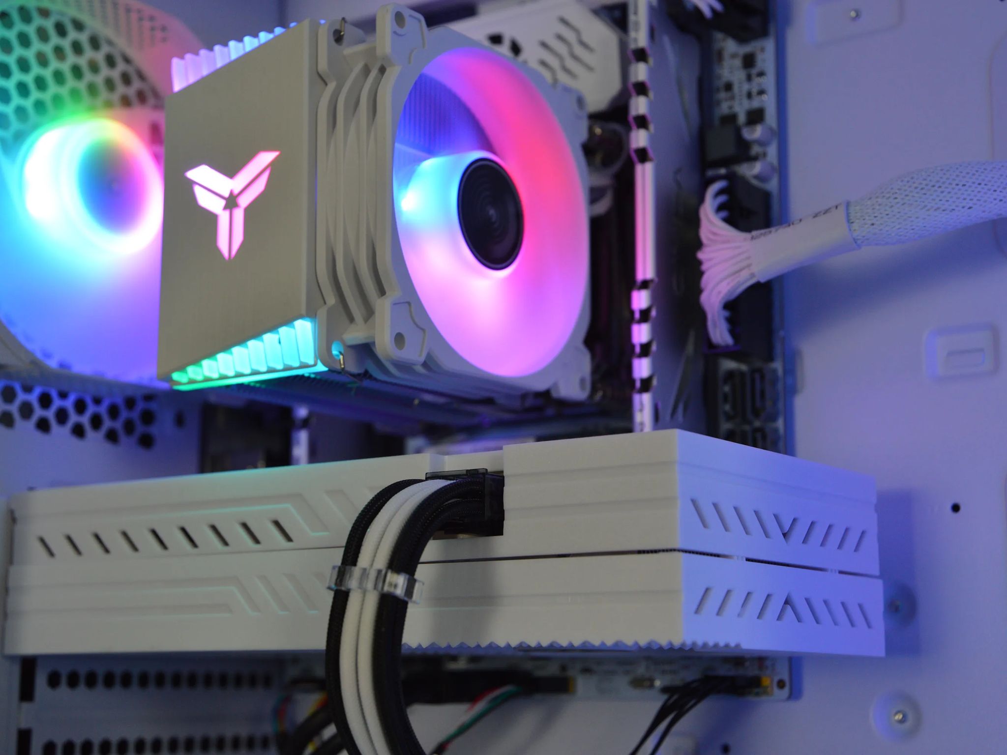 ⚪⚪| RX 580 8GB | INTEL XEON E5 2670 V3 | 16GB DDR4 RAM | 1TB NVME SSD | White-Out 2.0 |