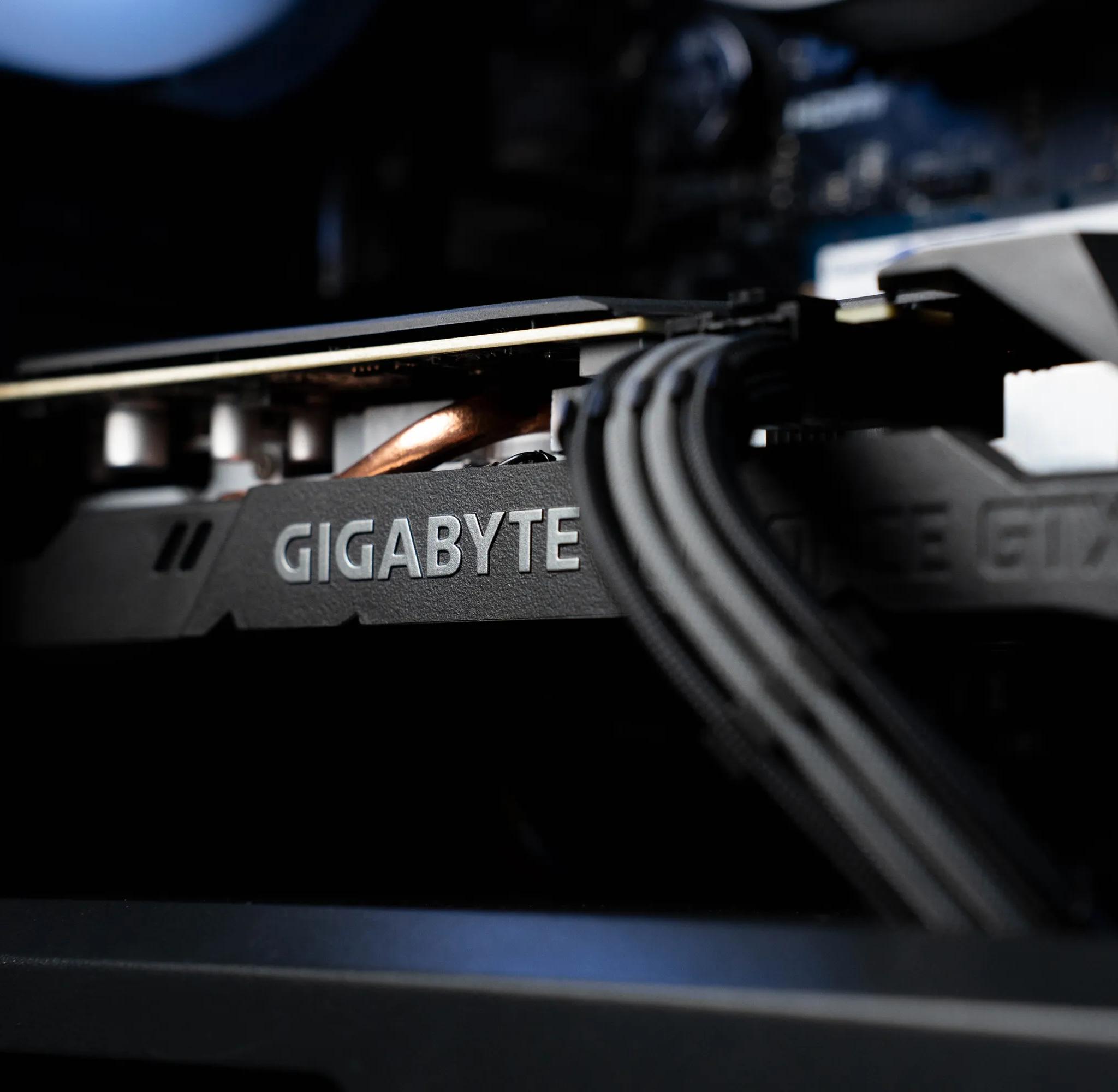 ~Fury~ (GTX 1660 | Ryzen 7 | 16gb RAM)