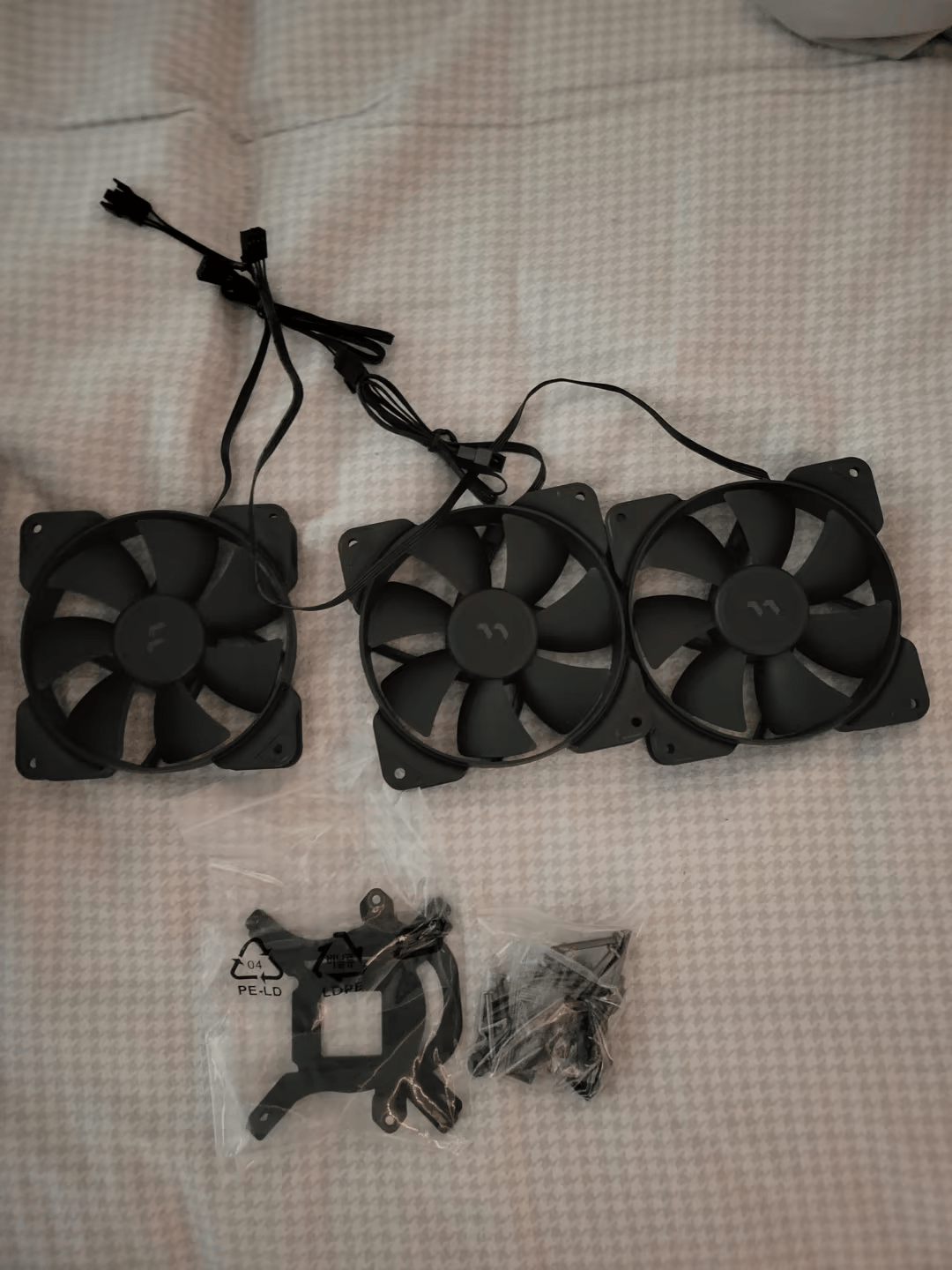 Fractal Design Lumen S36 (used less than 2 months) 