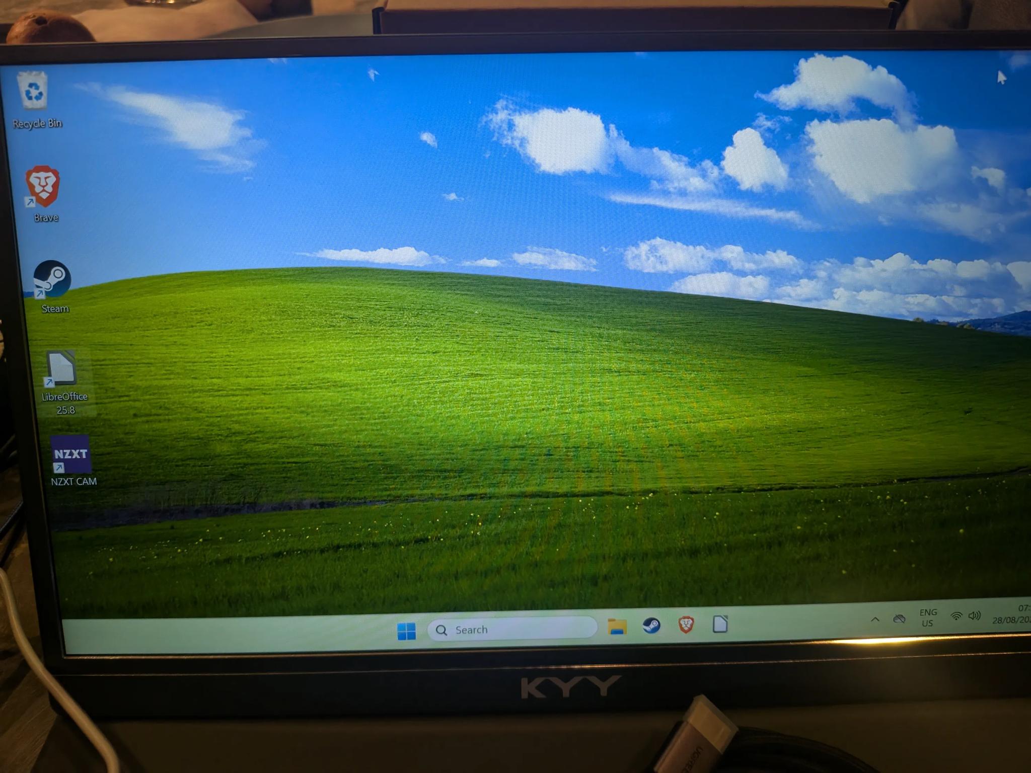 XP Bliss - RX 7600, Ryzen 5 8400F, 32 GB DDR5, 2 TB Gen 4 NVME, RGB, Sleeper