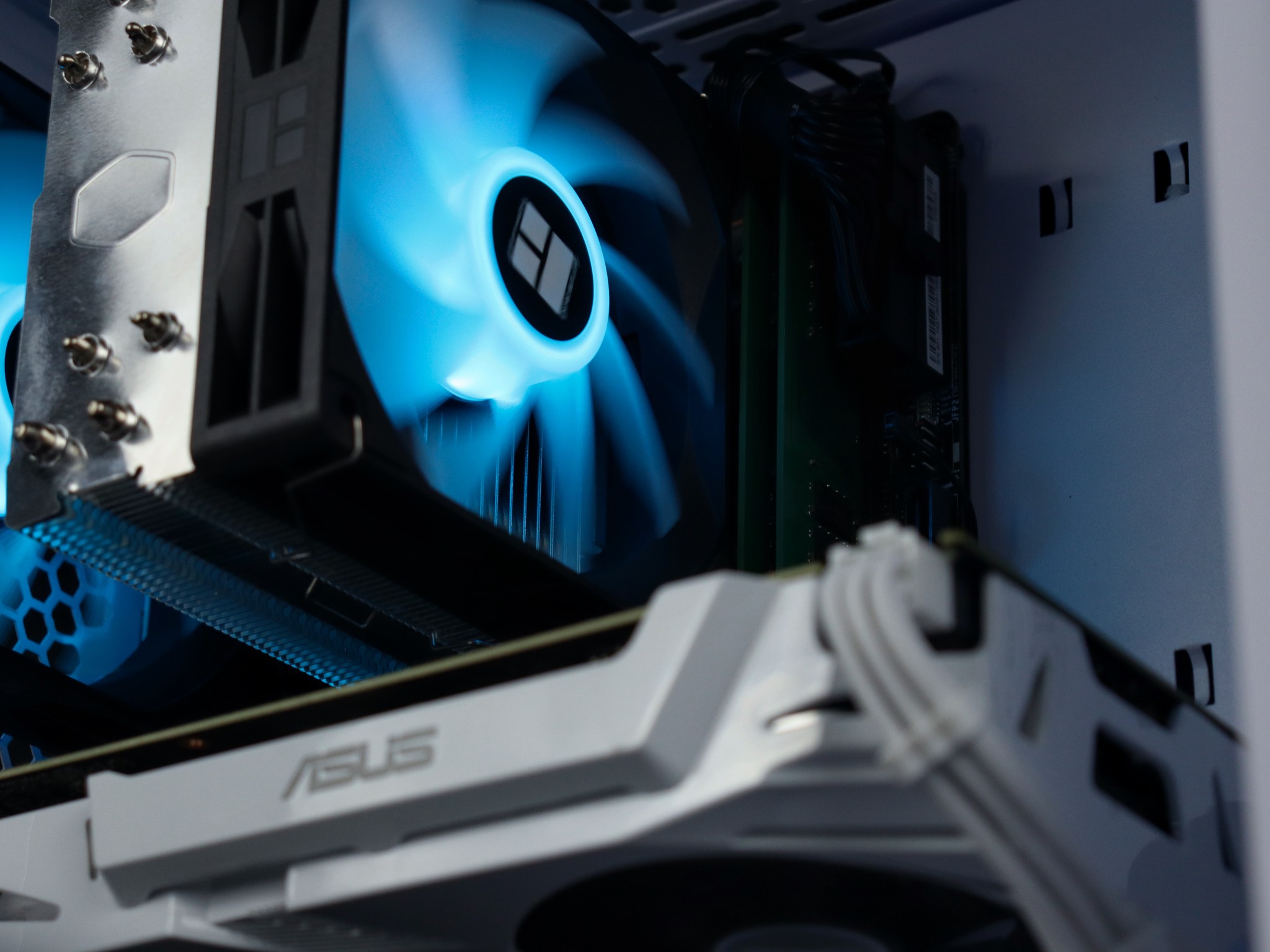 ⚫⚪Budget Gaming PC – GTX 1060, i5 7600K, 16GB RAM, 500GB SSD - WiFi/BlueTooth - ⚫⚪ (Black and White)