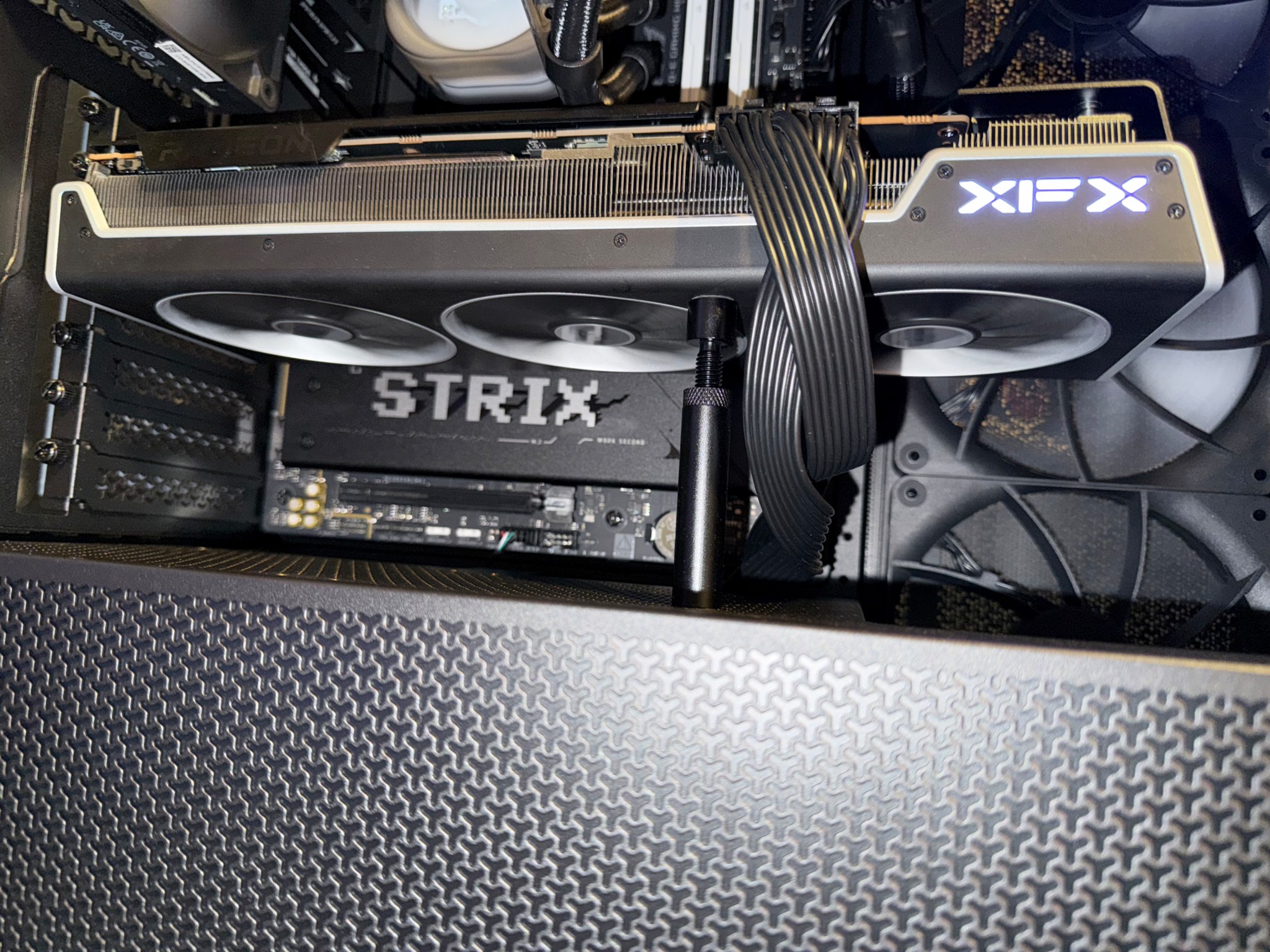 XFX MERC310 7900XT