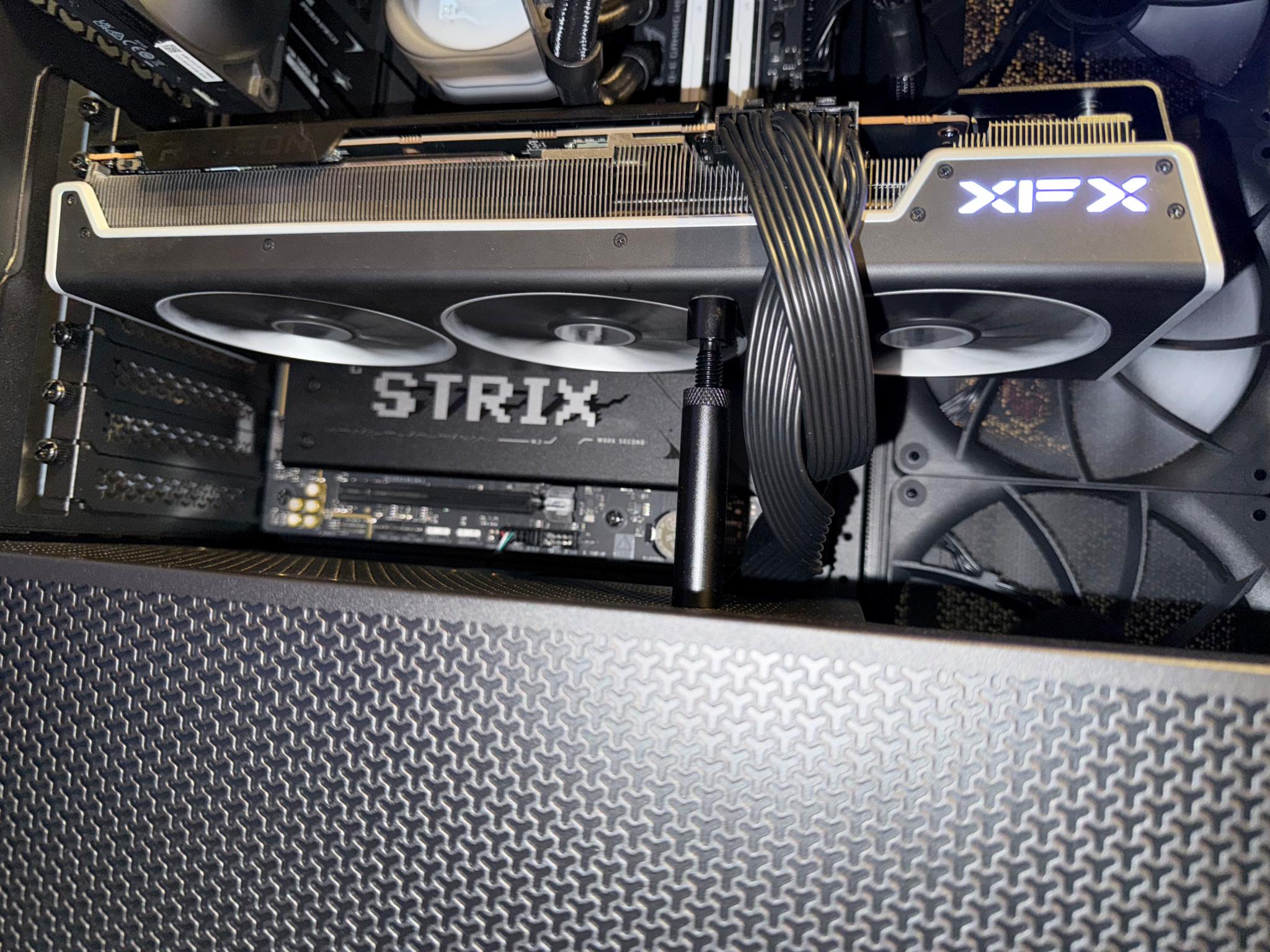 XFX MERC310 7900XT