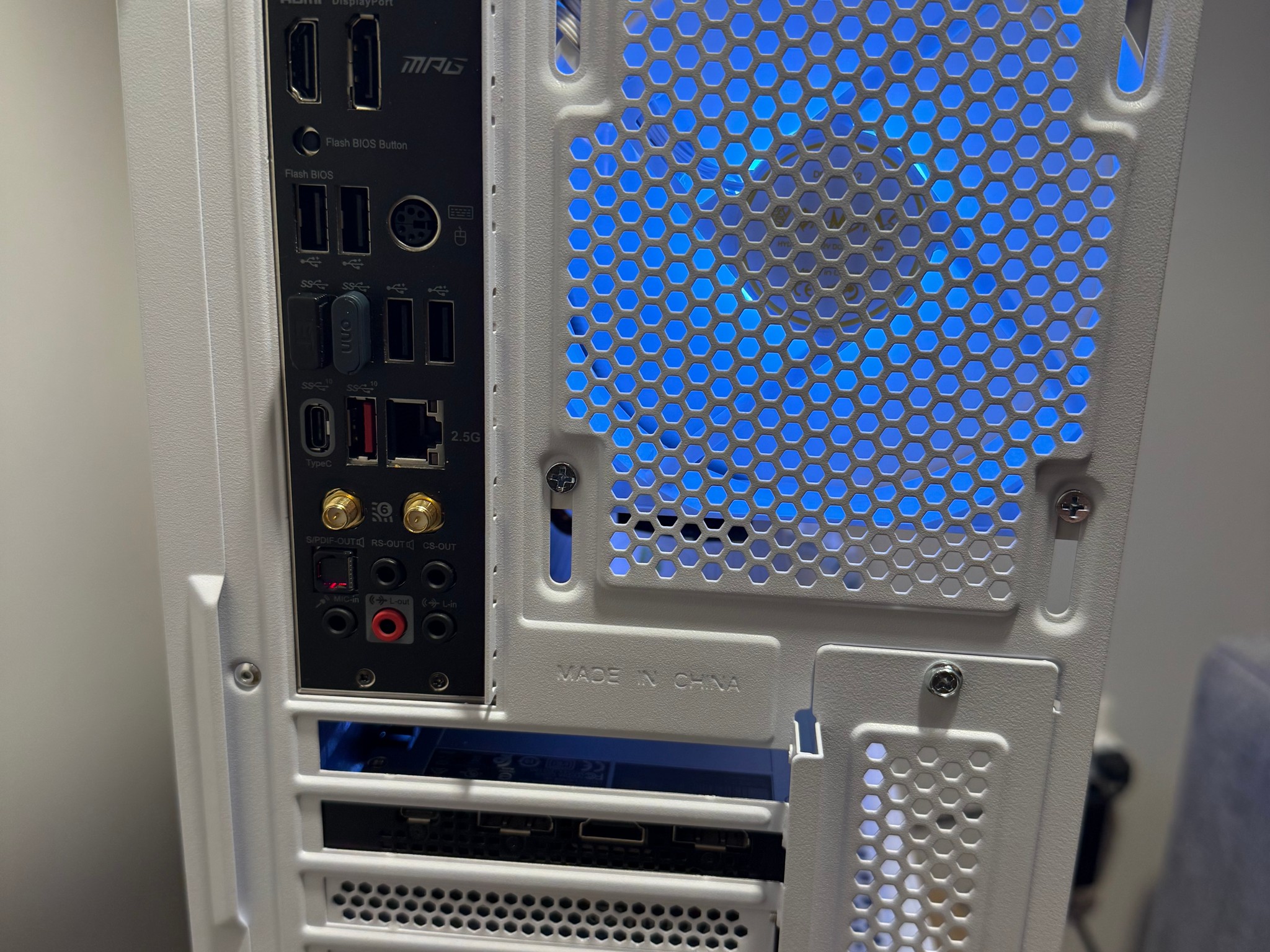 Ryzen 7 3700x | 2070 Super FE | 16 GB Ram 500GB NVME SSD WHITE OUT Mid Tier Gaming PC