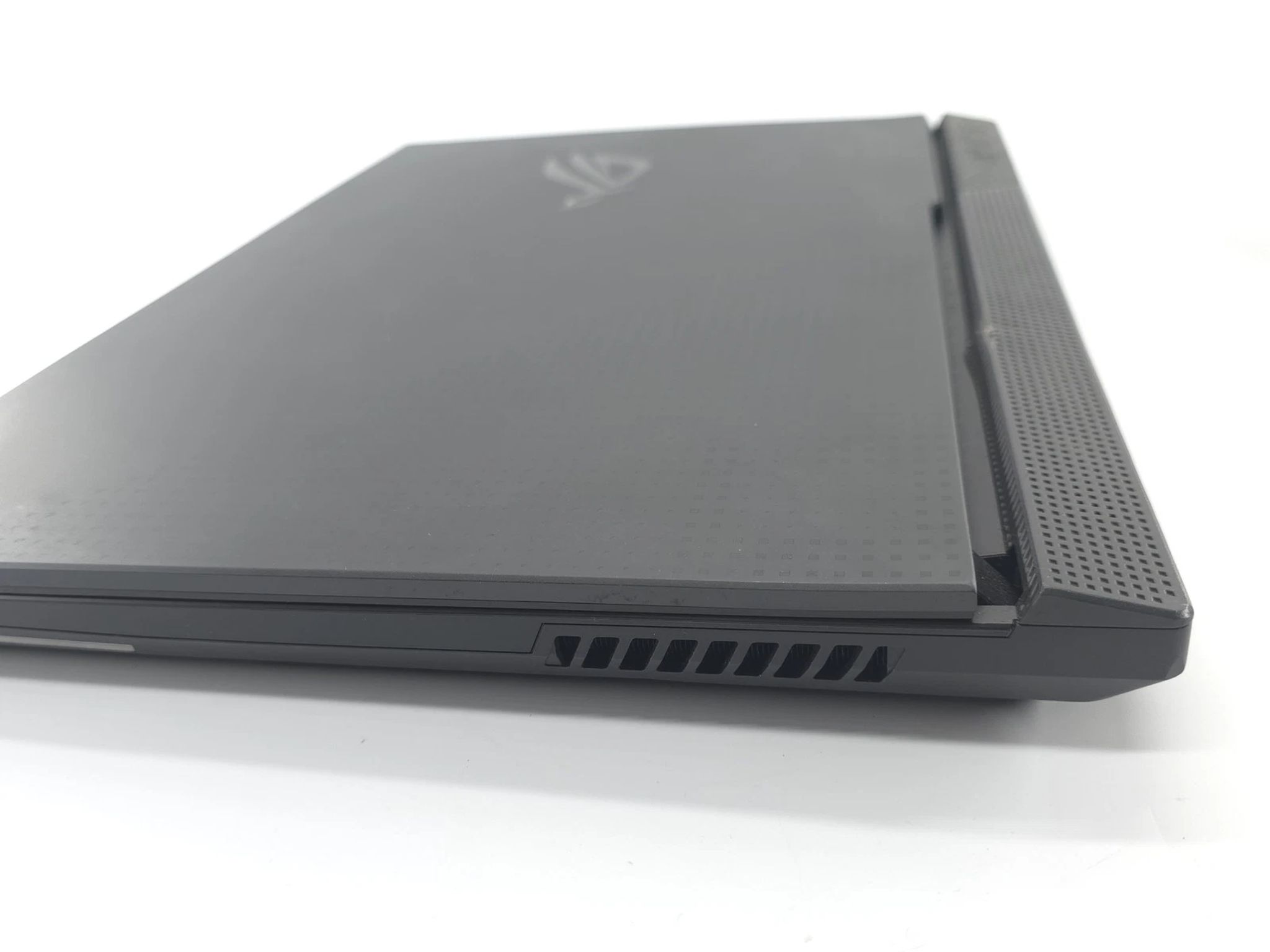 ASUS ROG Strix G17 17.3'' 1TB SSD 16GB RAM 3.0GHz Ryzen 9 7845HX RTX 4060 240Hz
