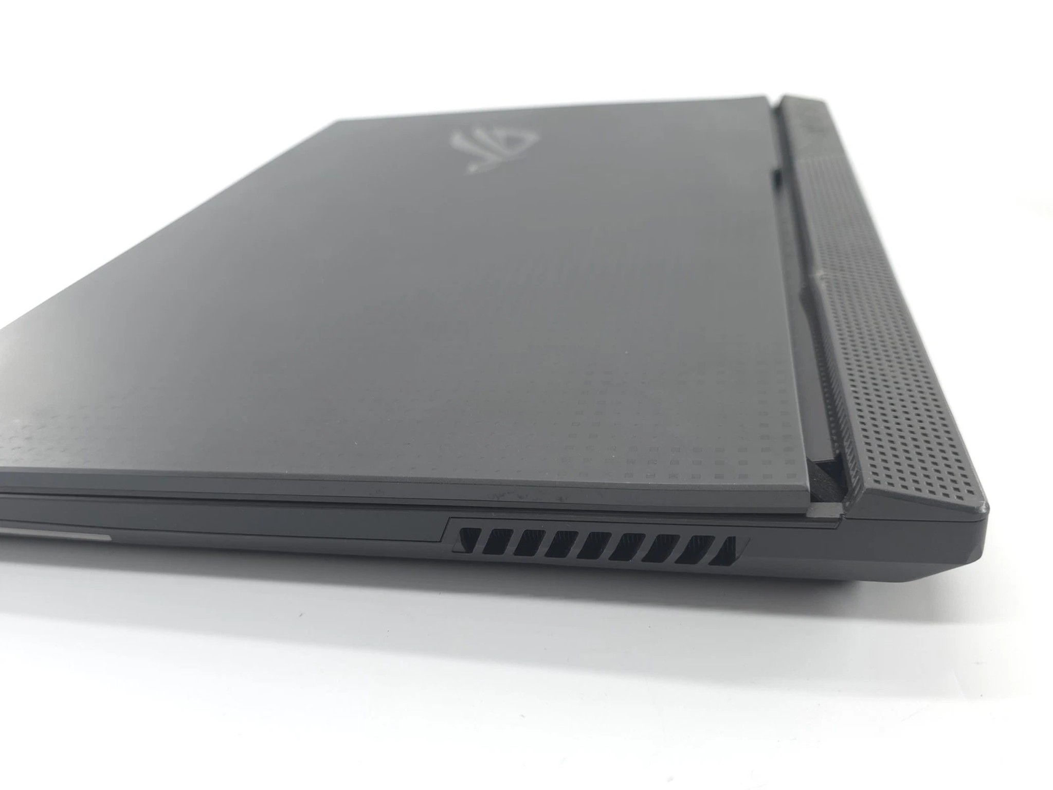 ASUS ROG Strix G17 17.3'' 1TB SSD 16GB RAM 3.0GHz Ryzen 9 7845HX RTX 4060 240Hz