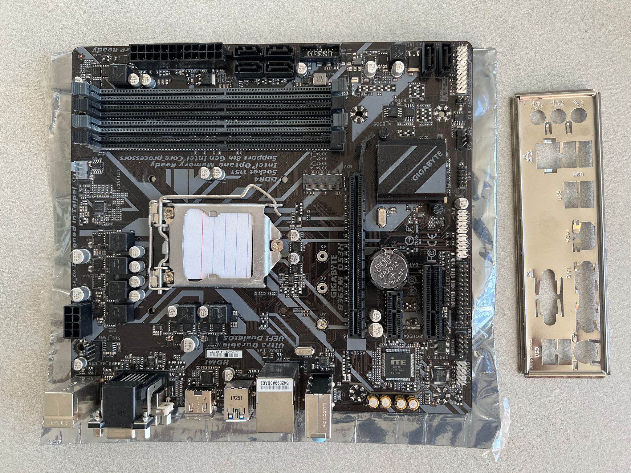 Gigabyte B365M DS3H WIFI Intel B365 1151 LGA MicroATX M.2 Desktop Motherboard