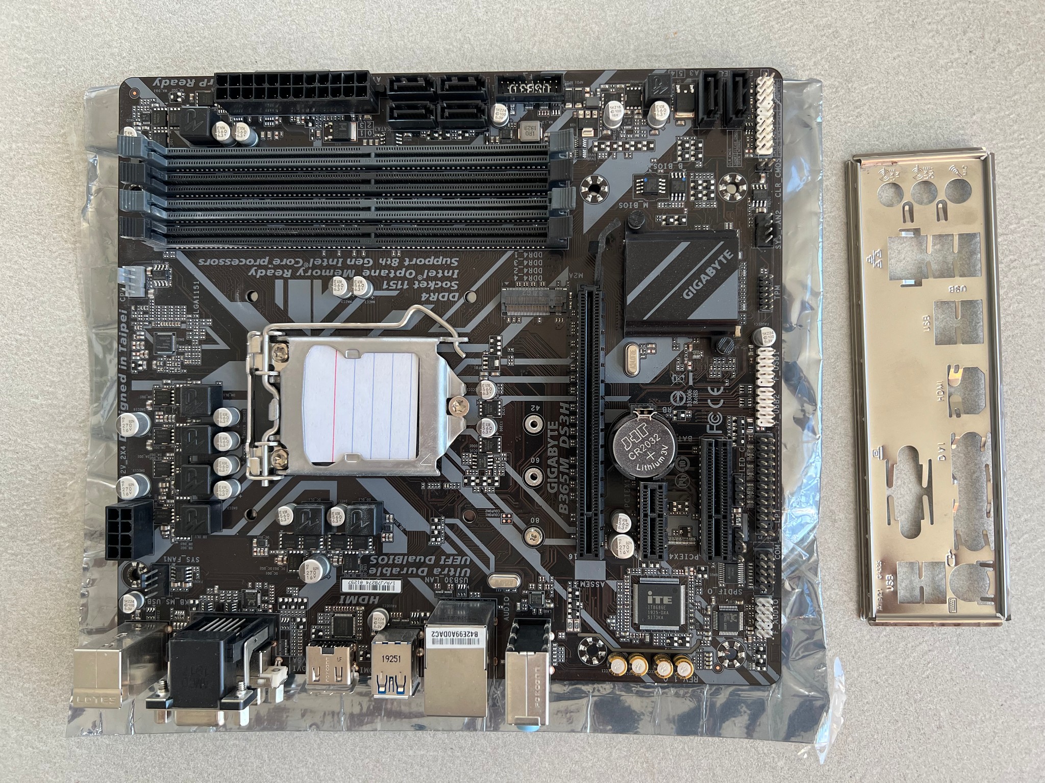 Gigabyte B365M DS3H WIFI Intel B365 1151 LGA MicroATX M.2 Desktop Motherboard