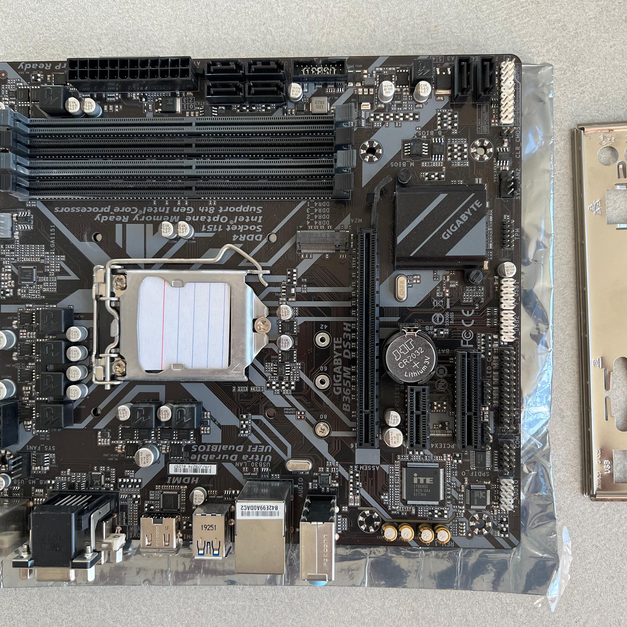 Gigabyte B365M DS3H WIFI Intel B365 1151 LGA MicroATX M.2 Desktop Motherboard