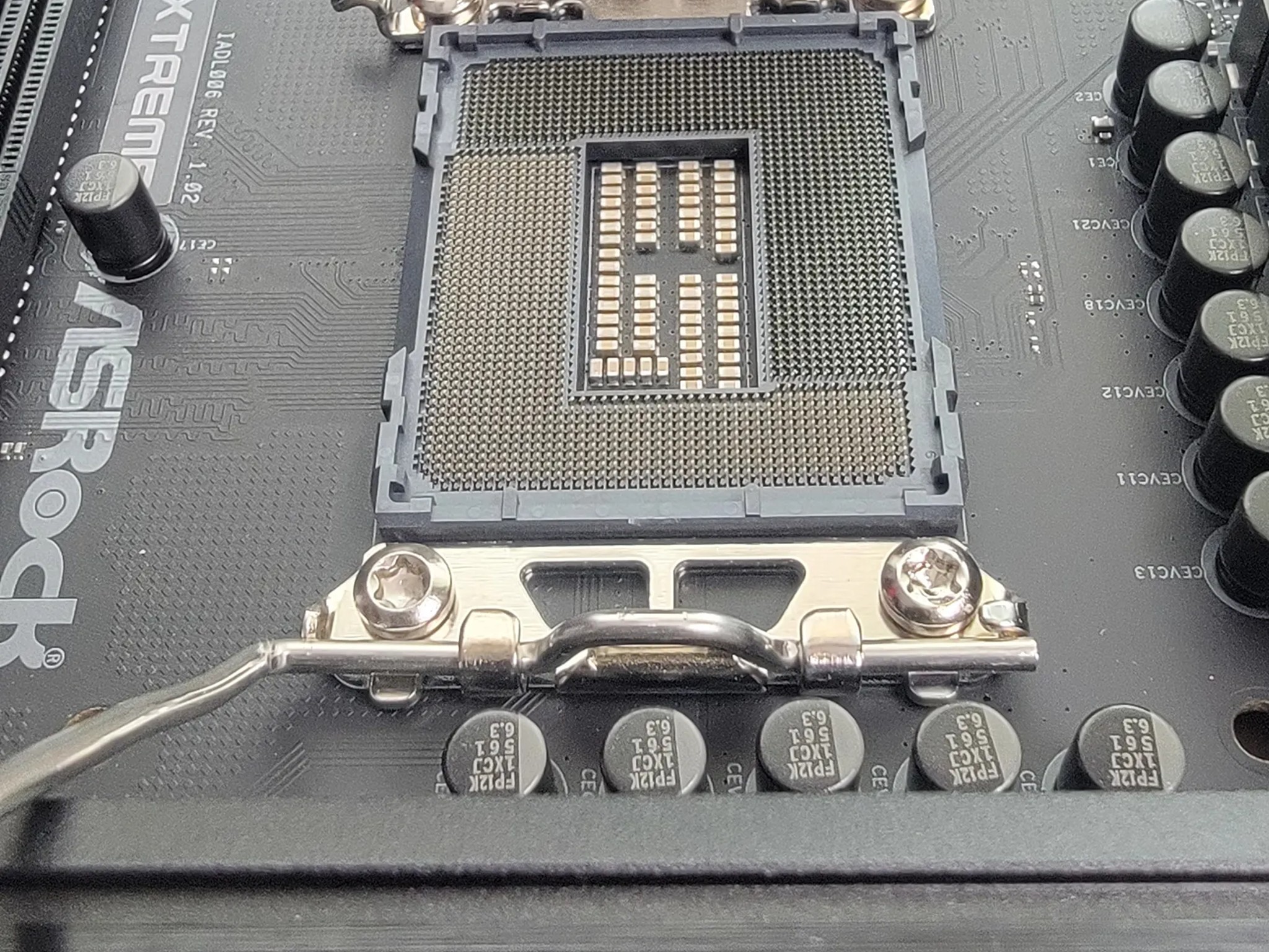 ASRock Z690 EXTREME LGA 1700 (14th,13th,12th Gen) SATA 6Gb/s DDR4 ATX Intel Motherboard