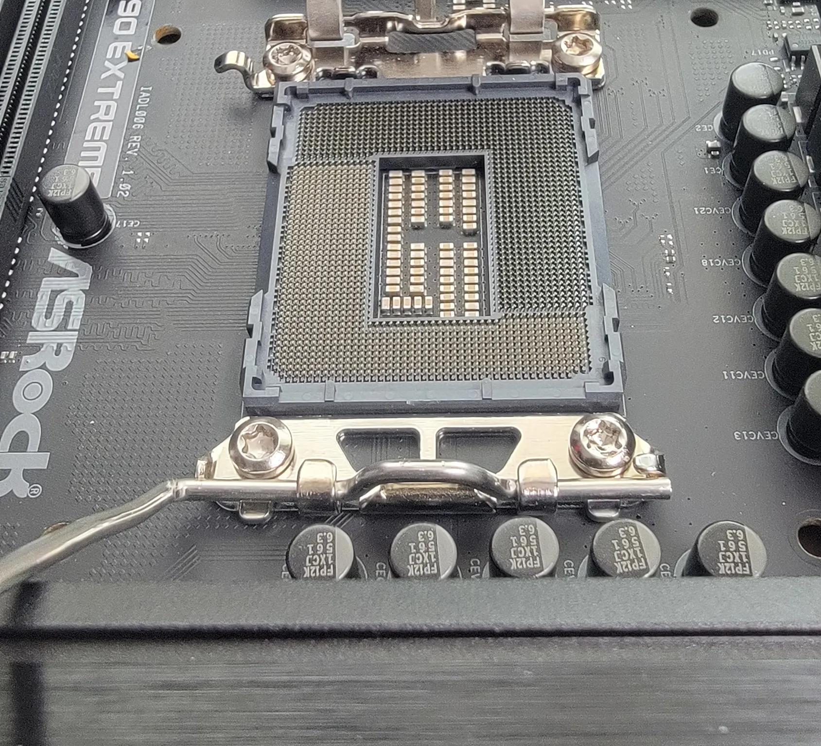 ASRock Z690 EXTREME LGA 1700 (14th,13th,12th Gen) SATA 6Gb/s DDR4 ATX Intel Motherboard