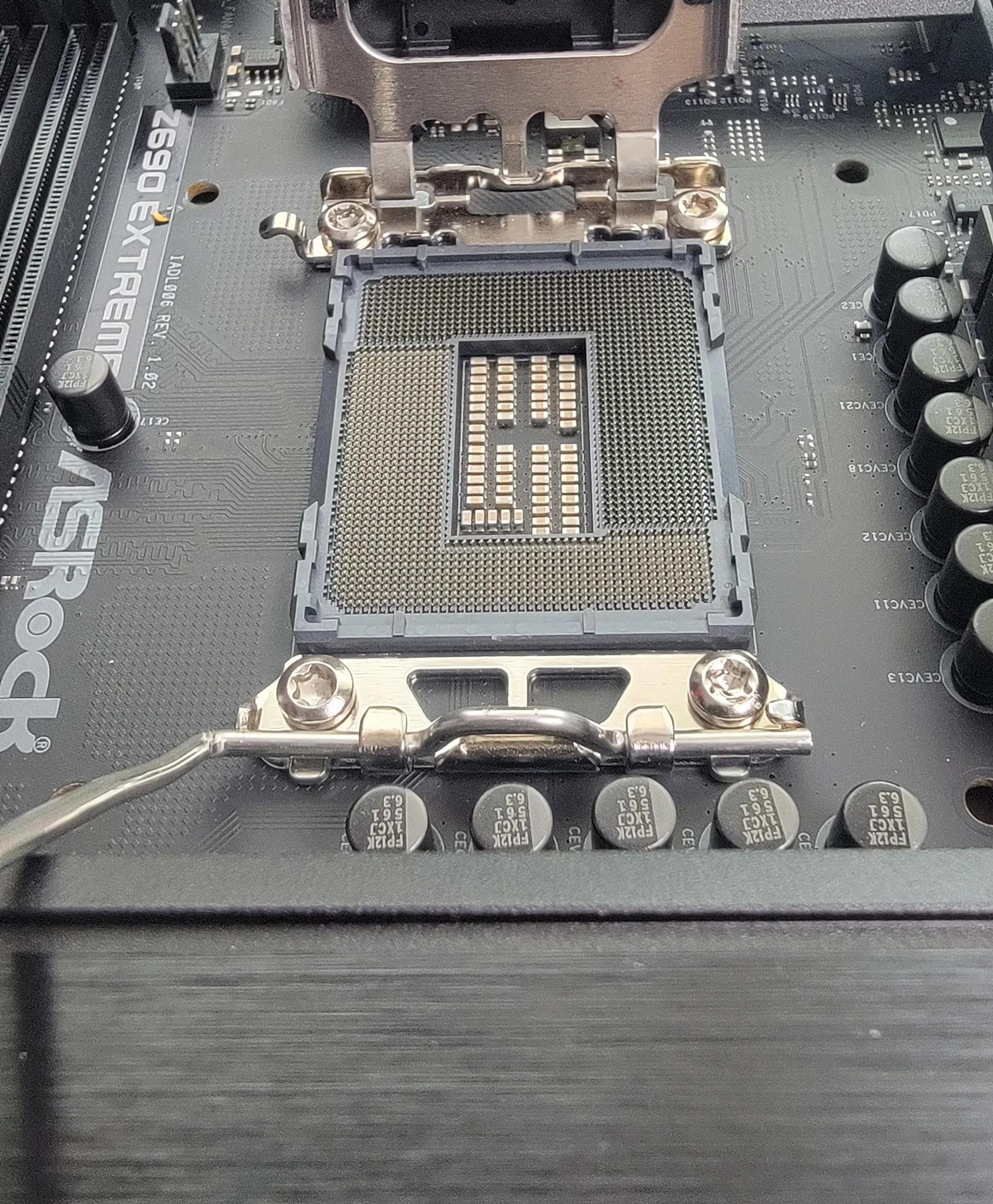 ASRock Z690 EXTREME LGA 1700 (14th,13th,12th Gen) SATA 6Gb/s DDR4 ATX Intel Motherboard