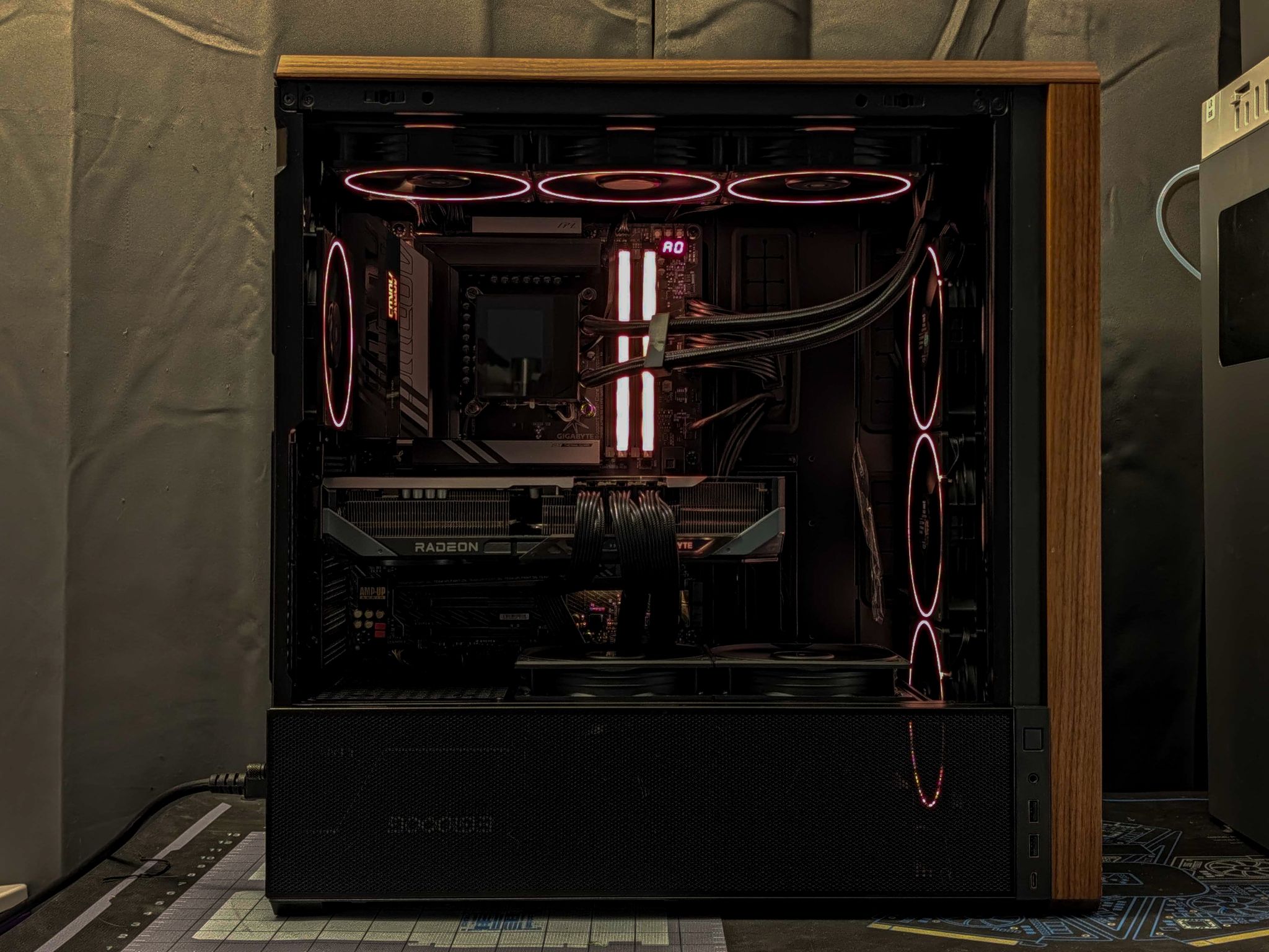 Walnut- Core Ultra 270K Plus, RX 9070XT, 32GB DDR5, 2TB SSD, Wifi