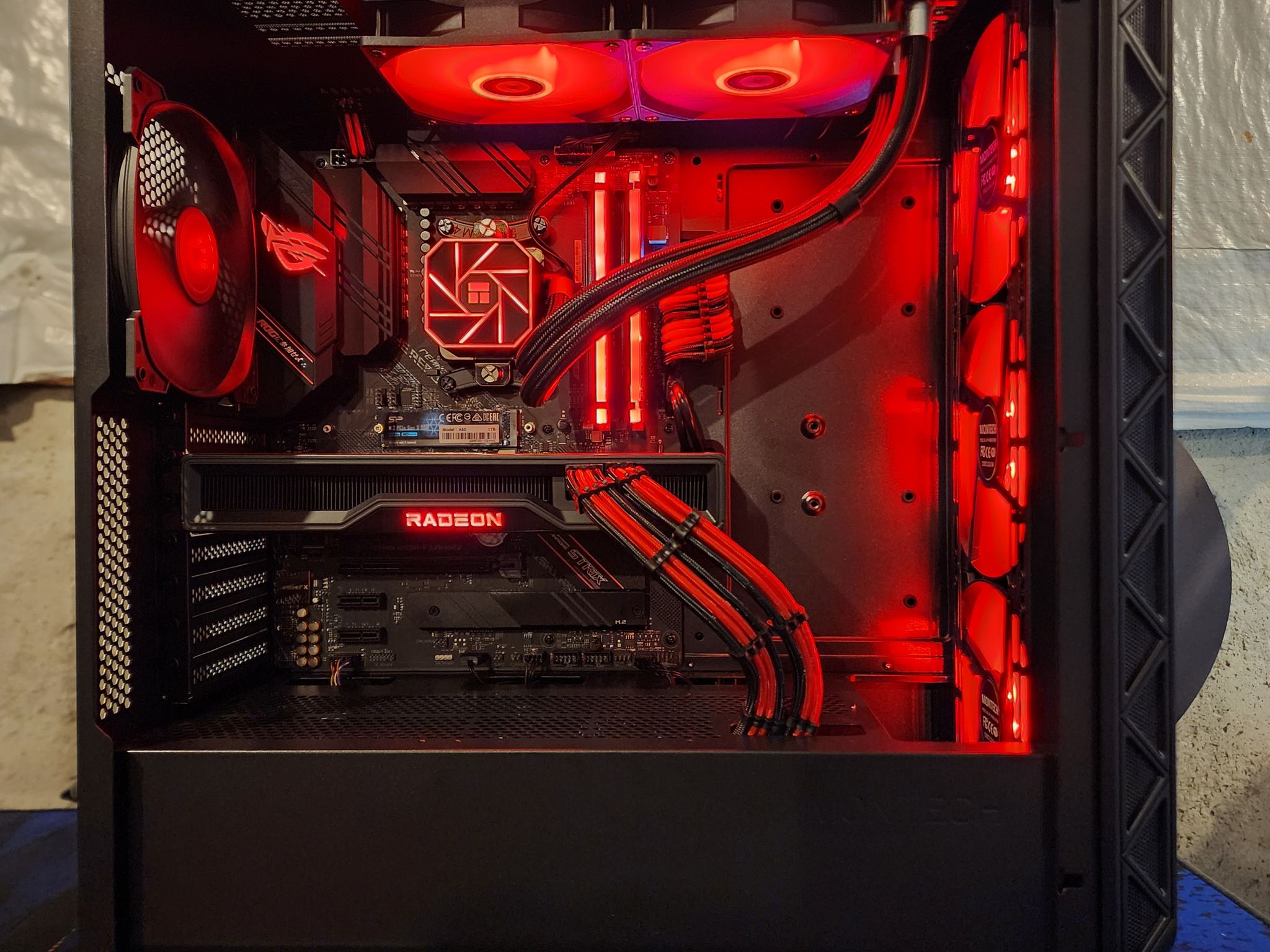 AMD RX 6750 XT / AMD Ryzen 7 5700X / 32GB DDR4 RAM / 1TB NVMe