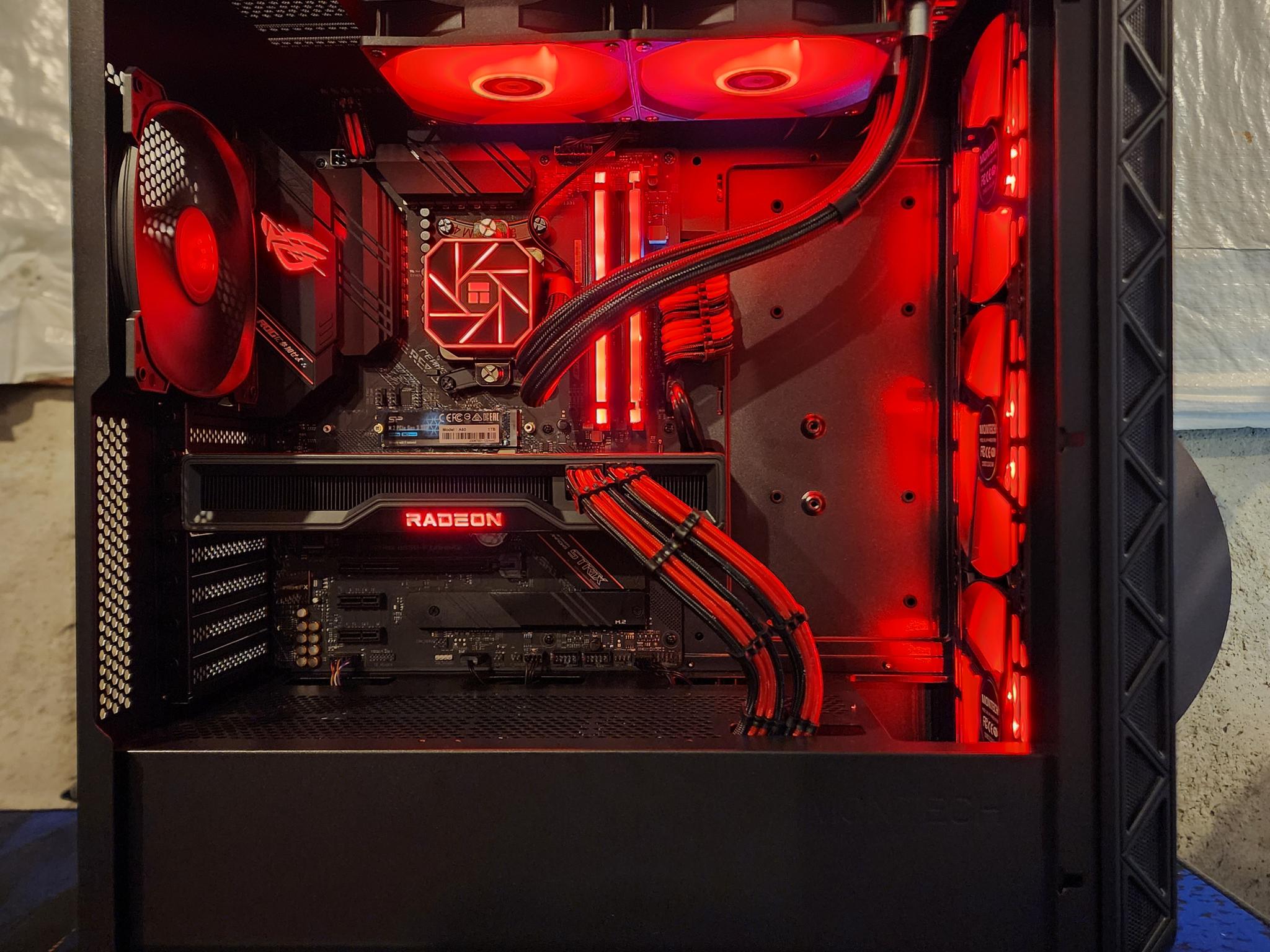 AMD RX 6750 XT / AMD Ryzen 7 5700X / 32GB DDR4 RAM / 1TB NVMe