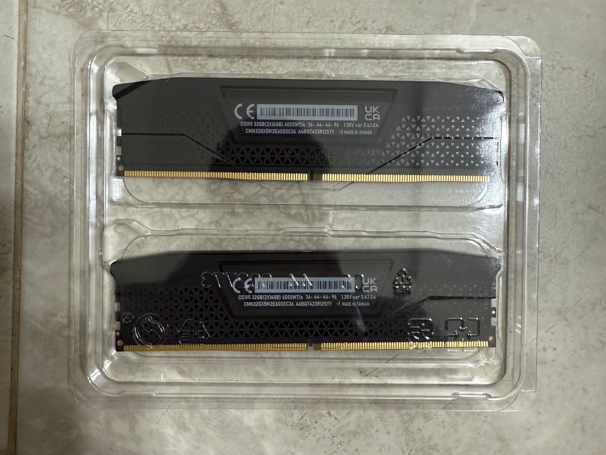 CORSAIR Vengeance 32GB (2 x 16GB) 288-Pin PC RAM DDR5 6000 (PC5 48000) Model CMK32GX5M2E6000C36