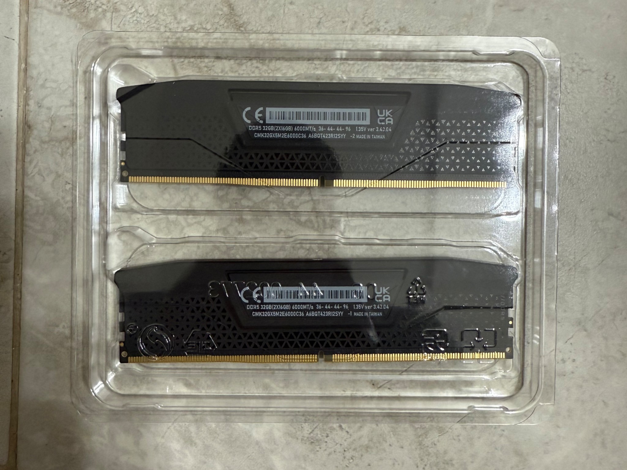 CORSAIR Vengeance 32GB (2 x 16GB) 288-Pin PC RAM DDR5 6000 (PC5 48000) Model CMK32GX5M2E6000C36