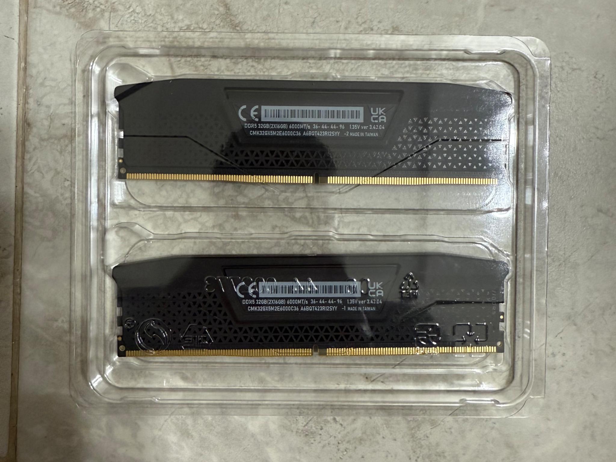 CORSAIR Vengeance 32GB (2 x 16GB) 288-Pin PC RAM DDR5 6000 (PC5 48000) Model CMK32GX5M2E6000C36