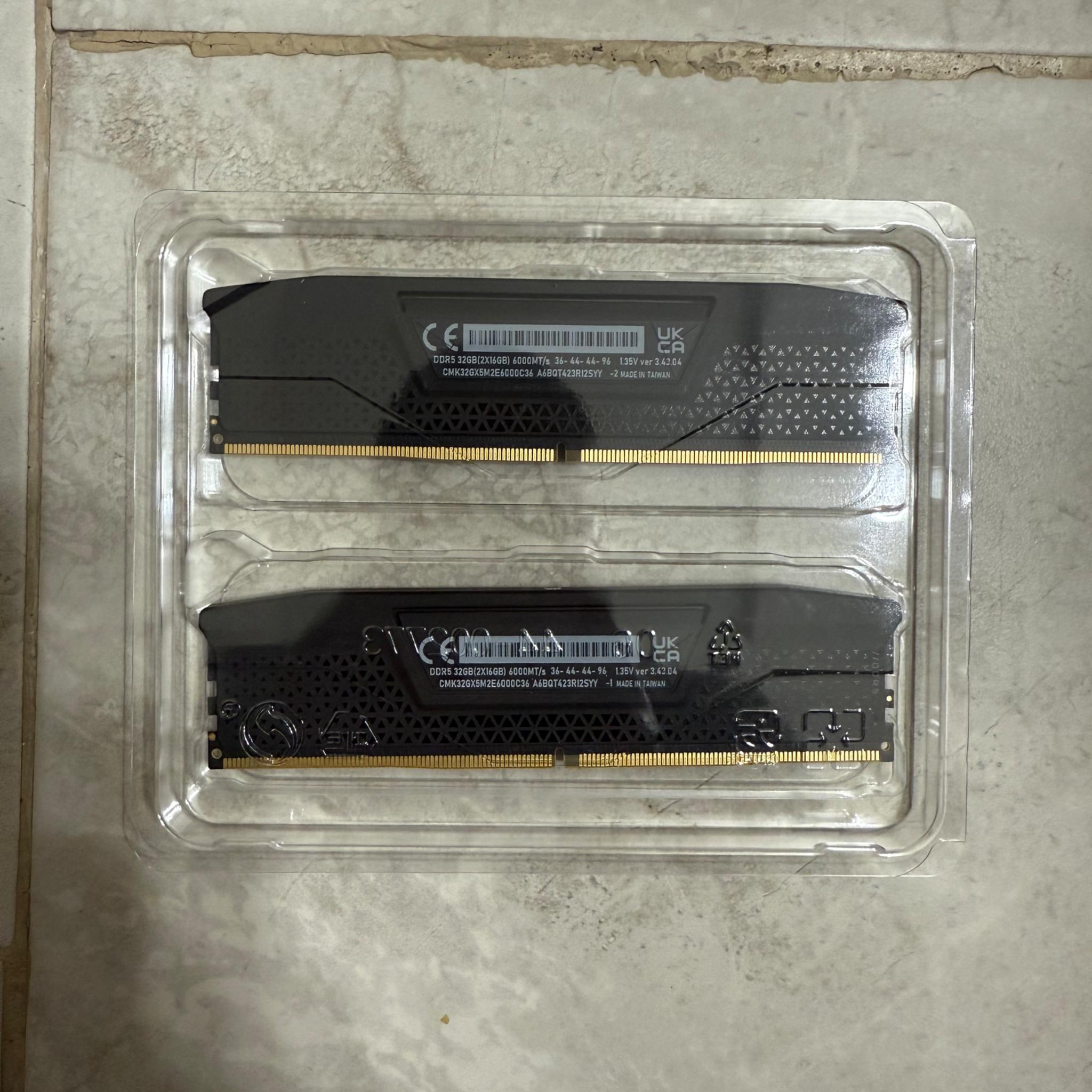 CORSAIR Vengeance 32GB (2 x 16GB) 288-Pin PC RAM DDR5 6000 (PC5 48000) Model CMK32GX5M2E6000C36