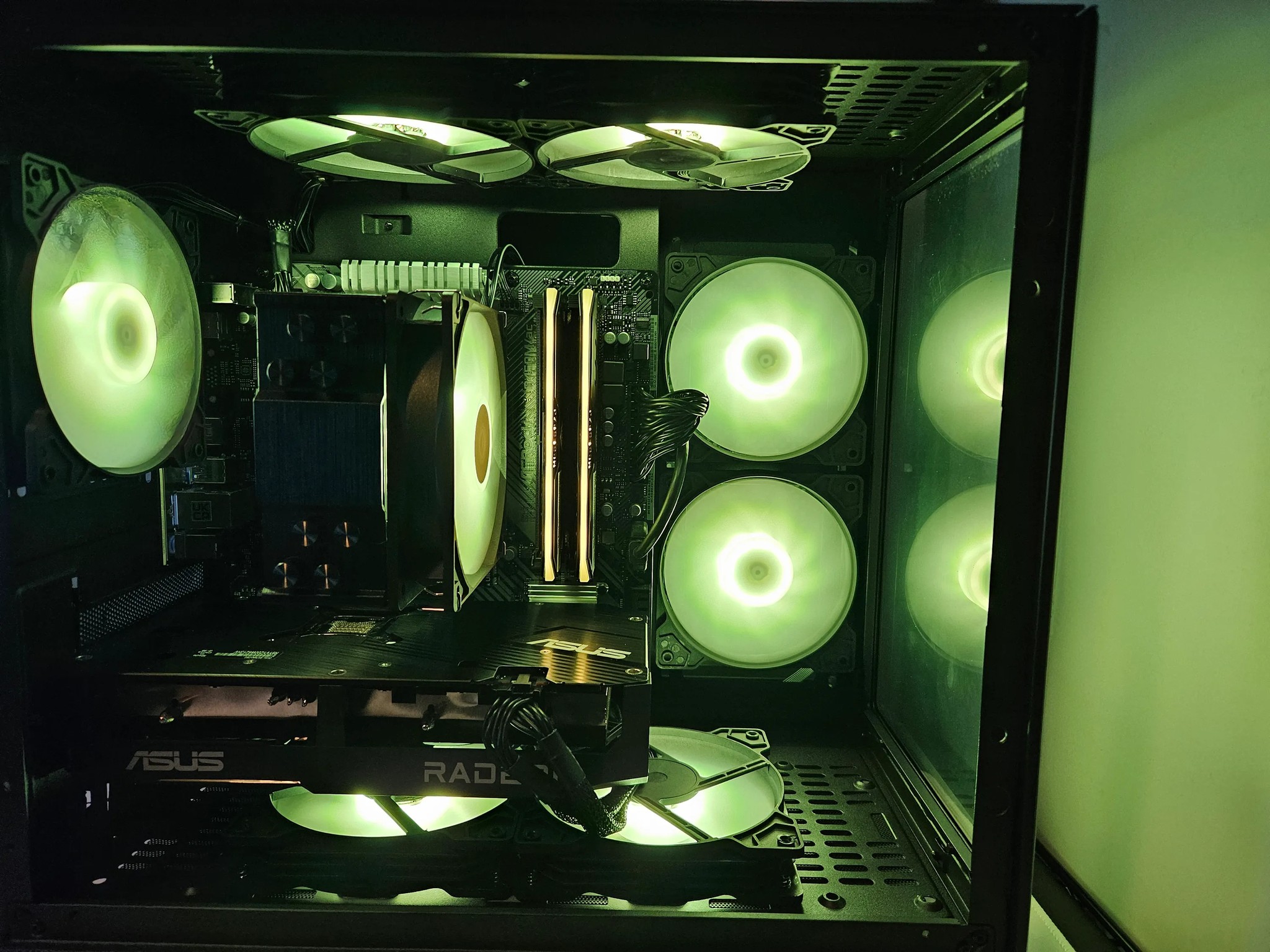 Dark Side Gaming RIG Ryzen 5 / 16GB / 1TB SSD / RX 7600