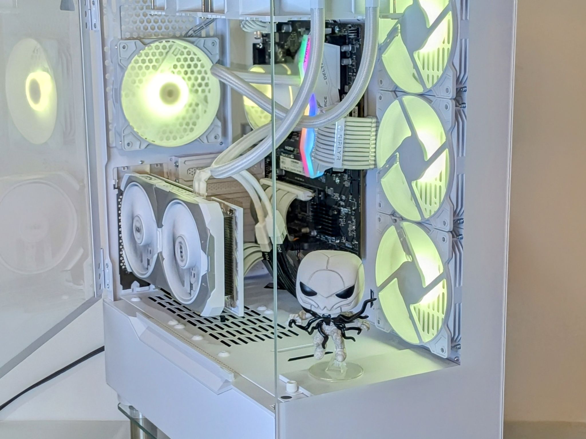 1440p-4K Ray-Tracing👑🕷️⚪️RTX 4070 Super⚪️ Ryzen 7 7700X⚪️32GB DDR5 RAM⚪️1TB NVMe SSD⚪️Windows 11✅