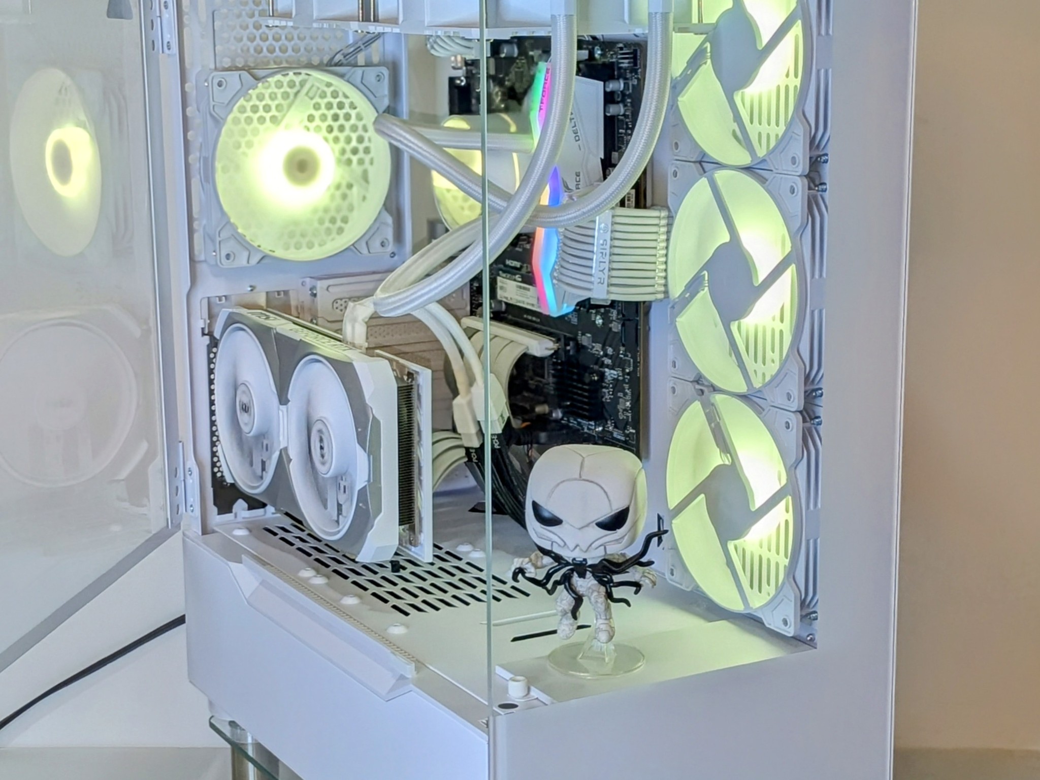 1440p-4K Ray-Tracing👑🕷️⚪️RTX 4070 Super⚪️ Ryzen 7 7700X⚪️32GB DDR5 RAM⚪️1TB NVMe SSD⚪️Windows 11✅