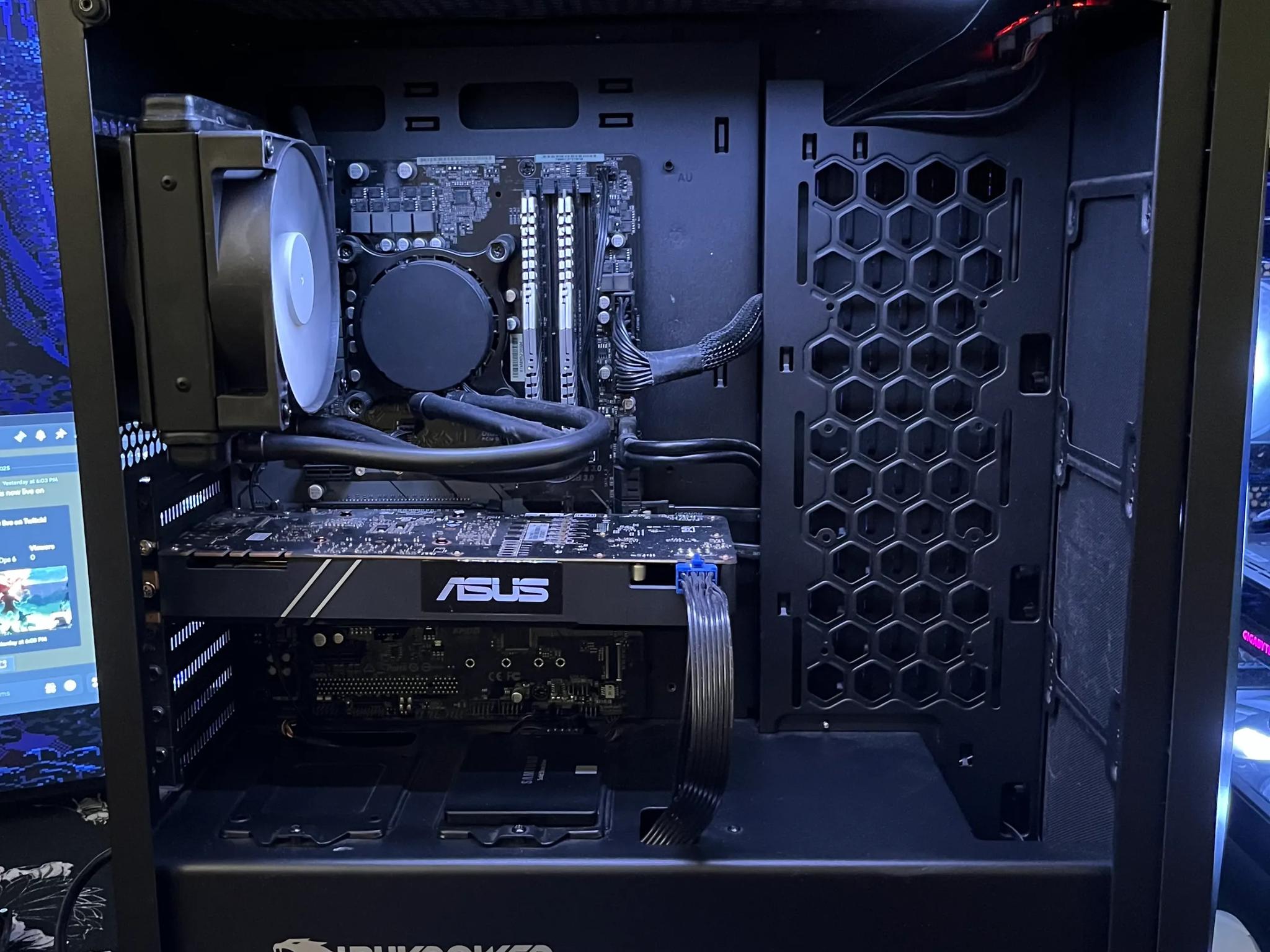 NVIDIA GeForce GTX 1080 // Intel i7-8700K // Liquid Cooled // 16 GB Ram // 1TB SSD