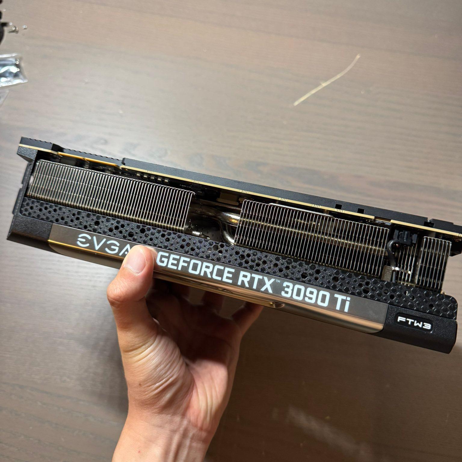 EVGA FTW3 ULTRA GAMING GeForce RTX 3090 Ti - Image 3