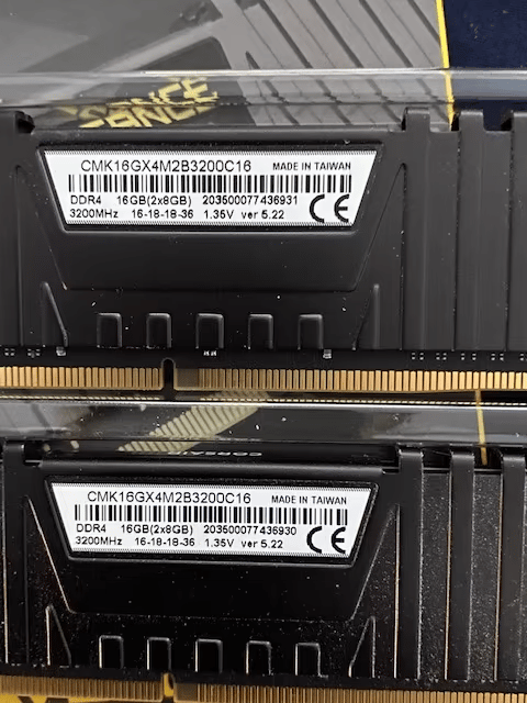 Corsair LPX DDR4 3200 16 GB 6 months of use