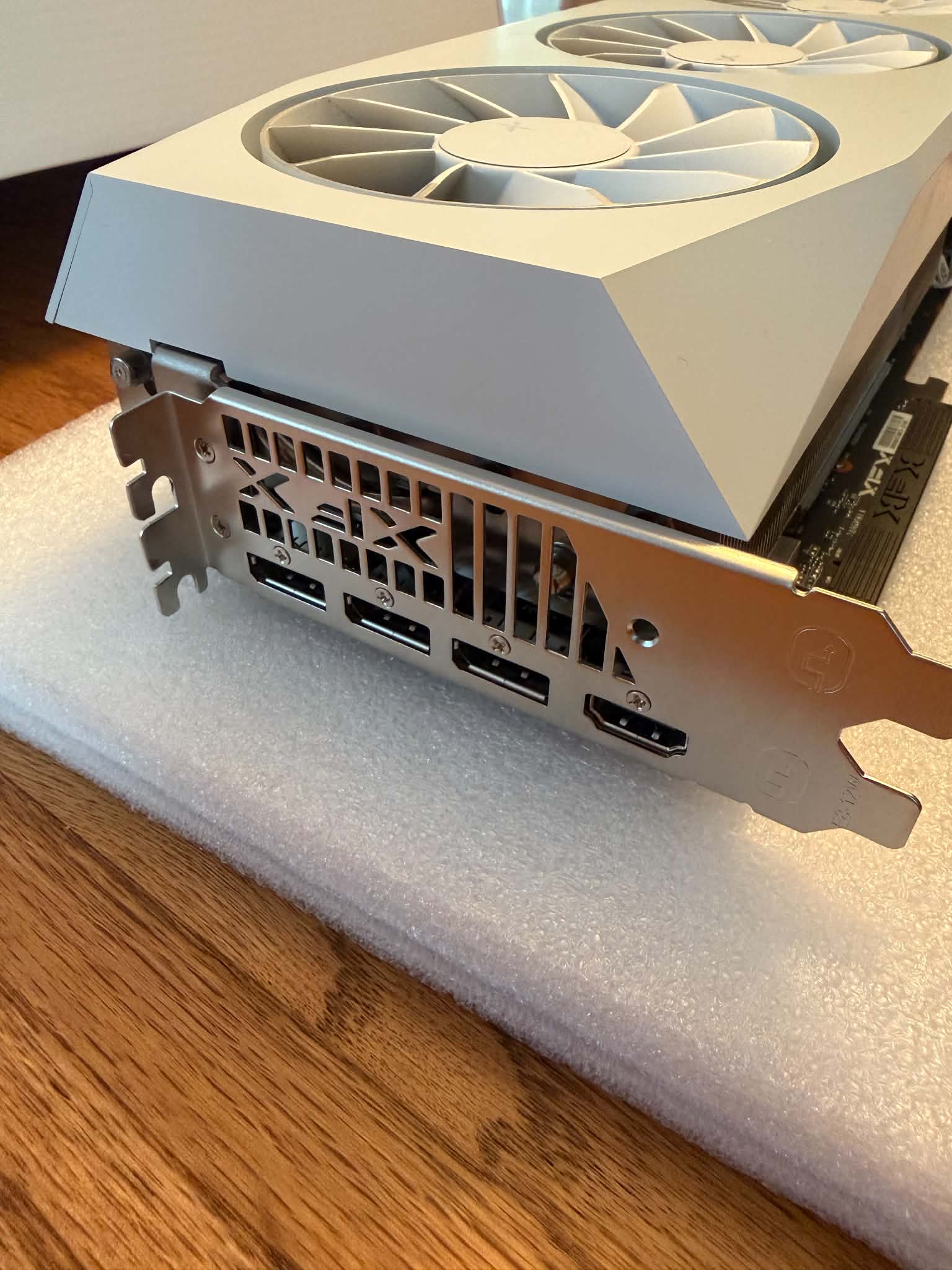 XFX RX 9070XT Magnetic White OC GPU - EXCELLENT CONDITION!