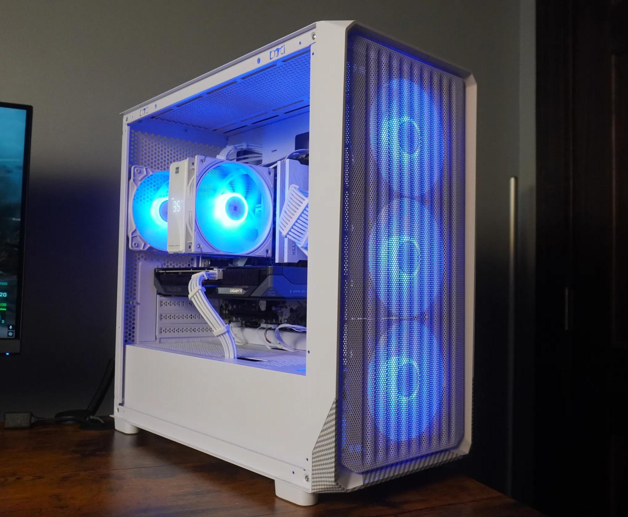 🤍ARCTIC🤍 PRICE TO PERFORMANCE 💪 1440p/1080p MACHINE  🧡RX 9060XT 8GB 🧡 Ryzen 5 5600 | 32GB | WIN