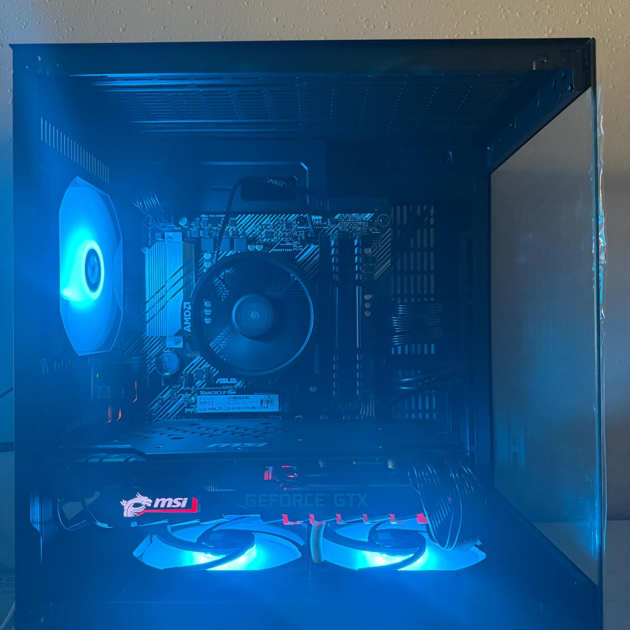 GTX 1080 Ti + Ryzen 5 5500 - 32GB RAM - 1TB NVMe - Windows 11 Pro