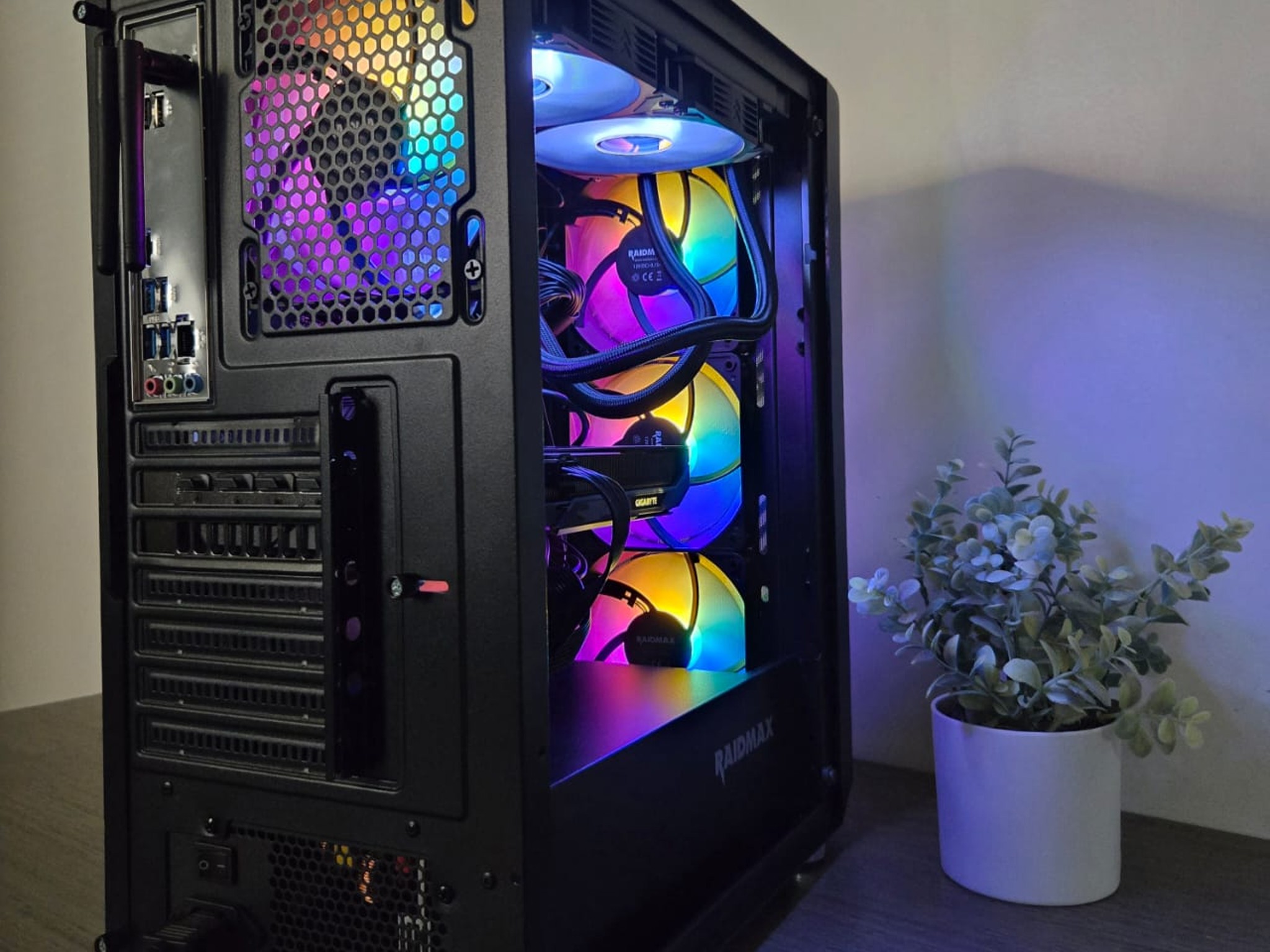 Black gaming pc, 5060 ti 8gb, 16gb ddr4, ryzen 5 5500