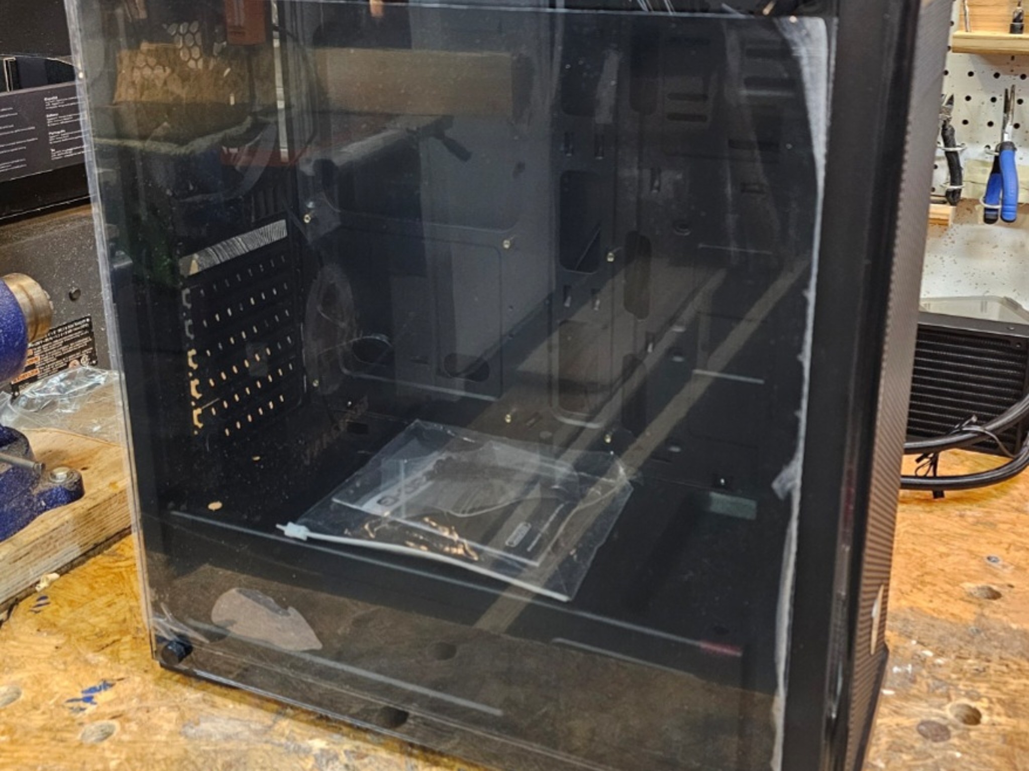Cougar Glass Window Midi Tower