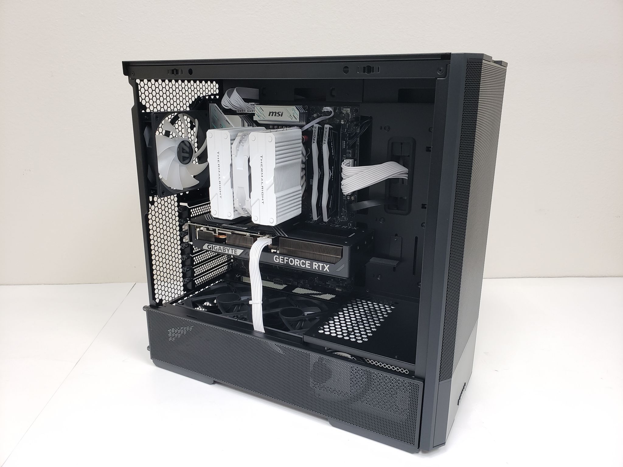 PC on Sale! Ryzen 5 9600X, RTX 5070, 32GB-DDR5 6000, 2TB SSD NVMe, 1000W PSU