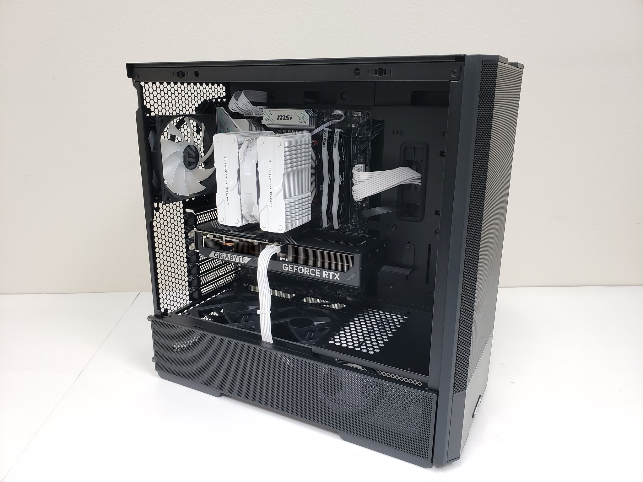 PC on Sale! Ryzen 5 9600X, RTX 5070, 32GB-DDR5 6000, 2TB SSD NVMe, 1000W PSU