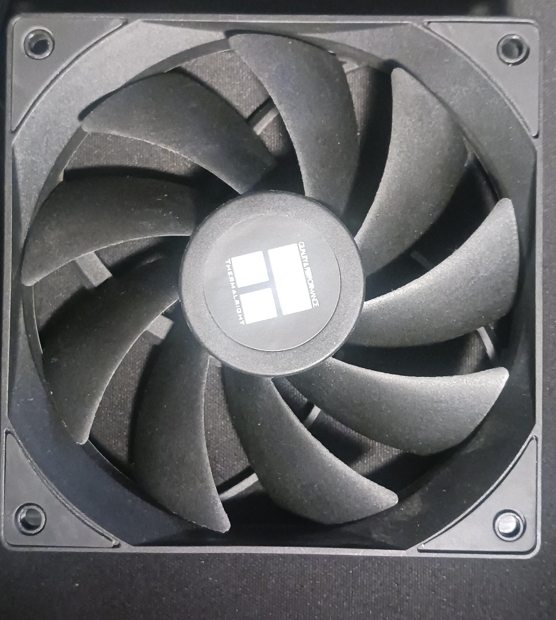 Two Thermalright TL-C12B V2 120mm PWM Fans 1500RPM + 4-Pin Splitter